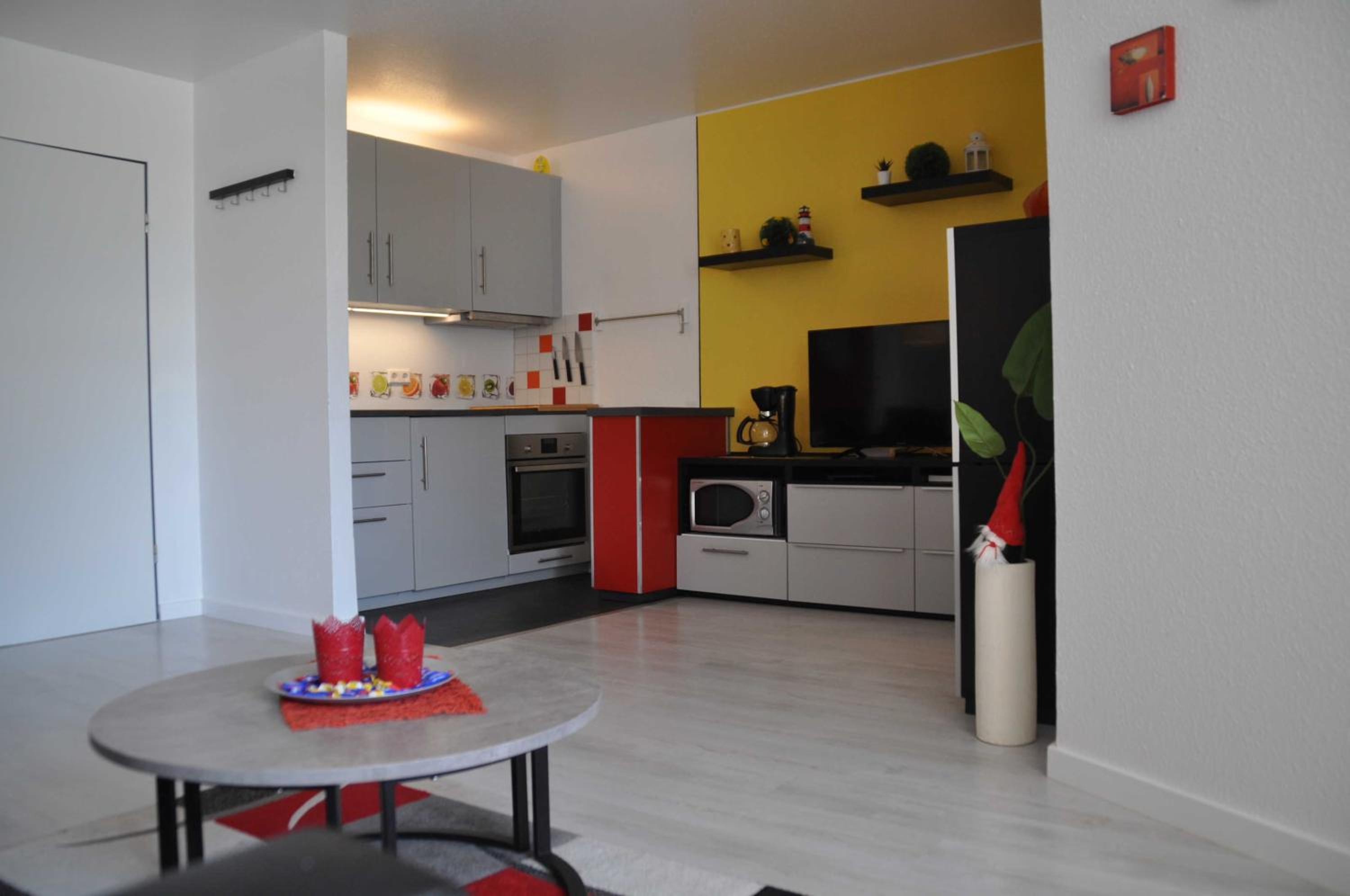 Apartment with Balcony photo 2