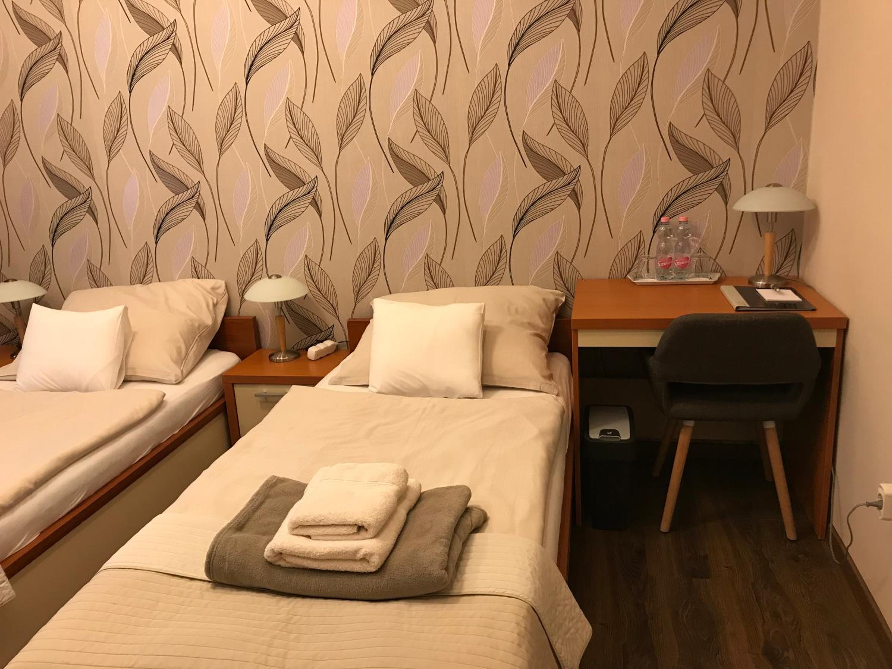 Twin Room - Photo 1