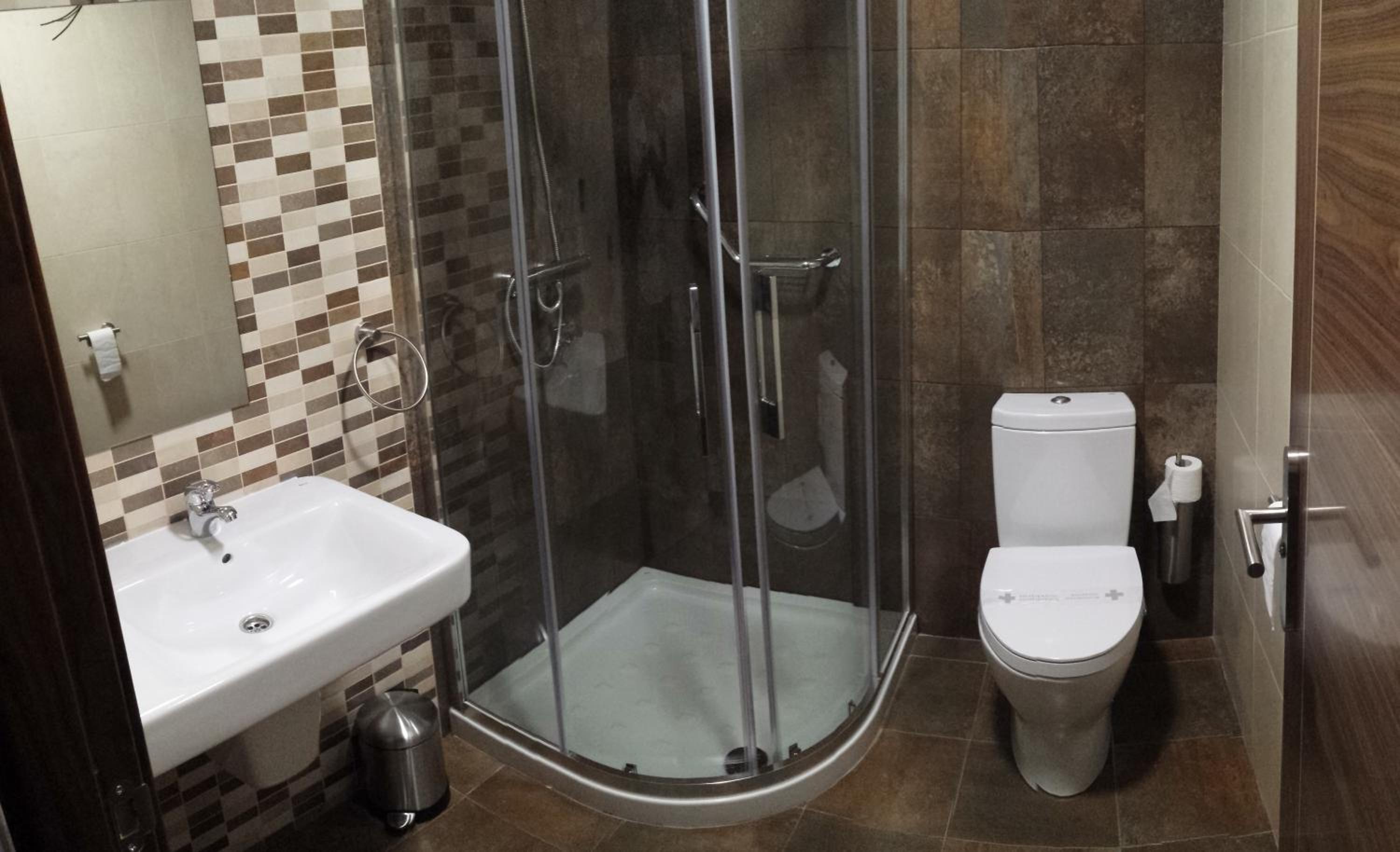Double or Twin Room - Photo 10