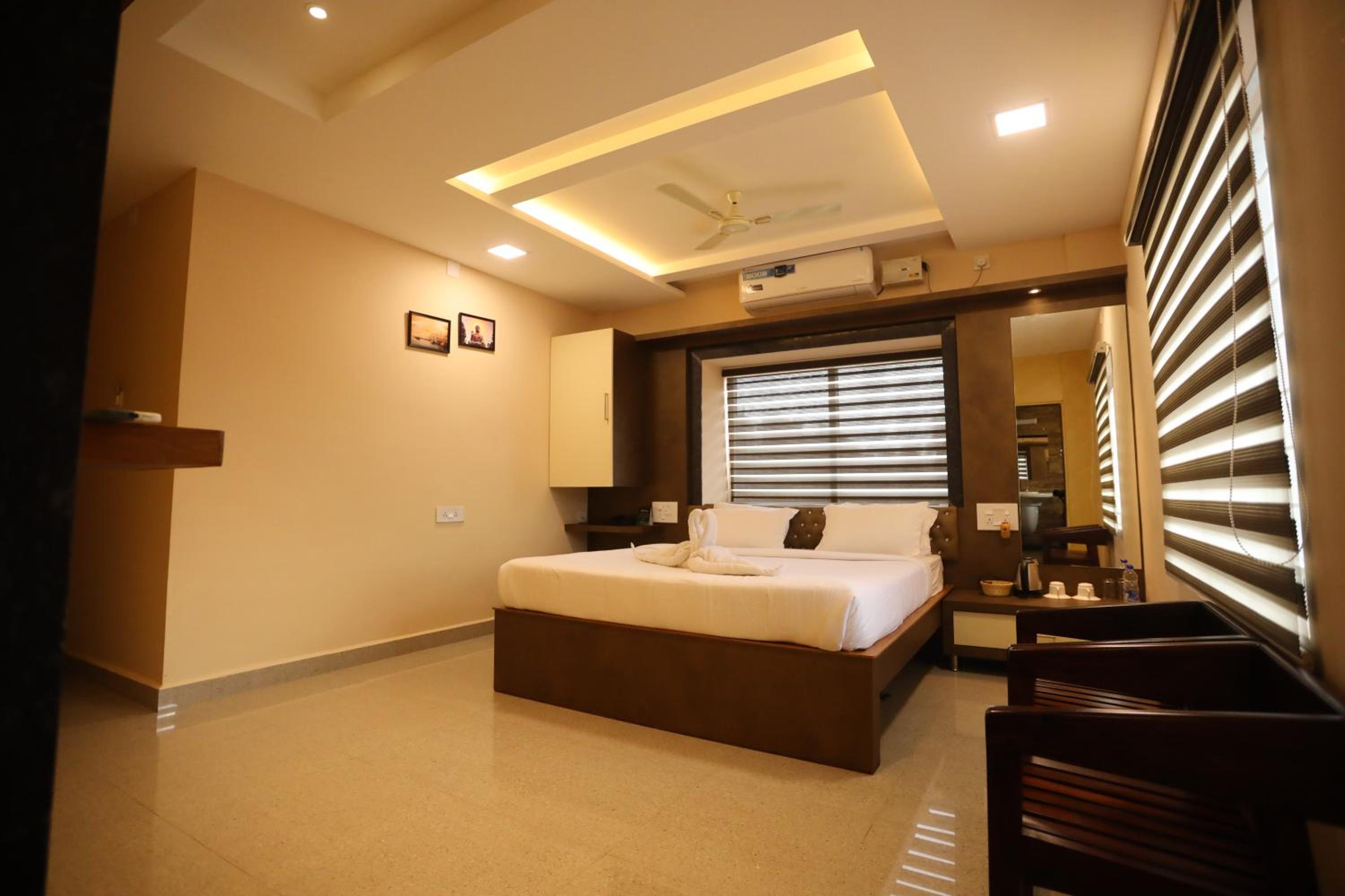 Deluxe King Room - Photo 6