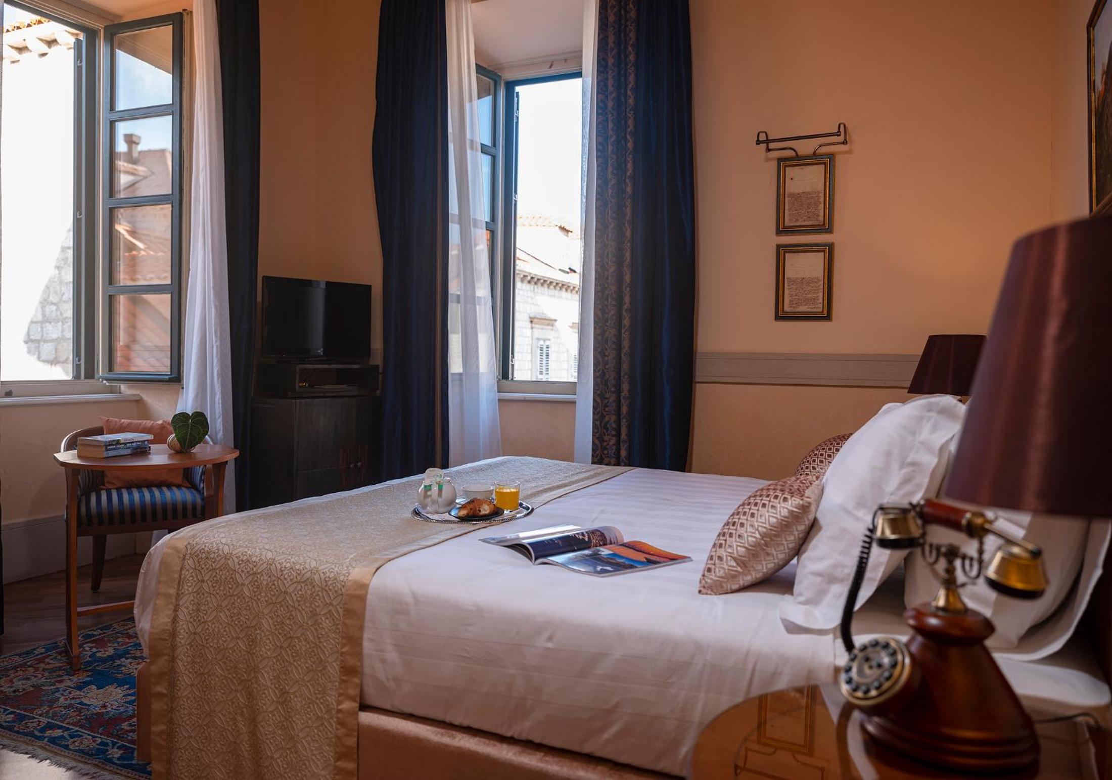 Corner Deluxe Room