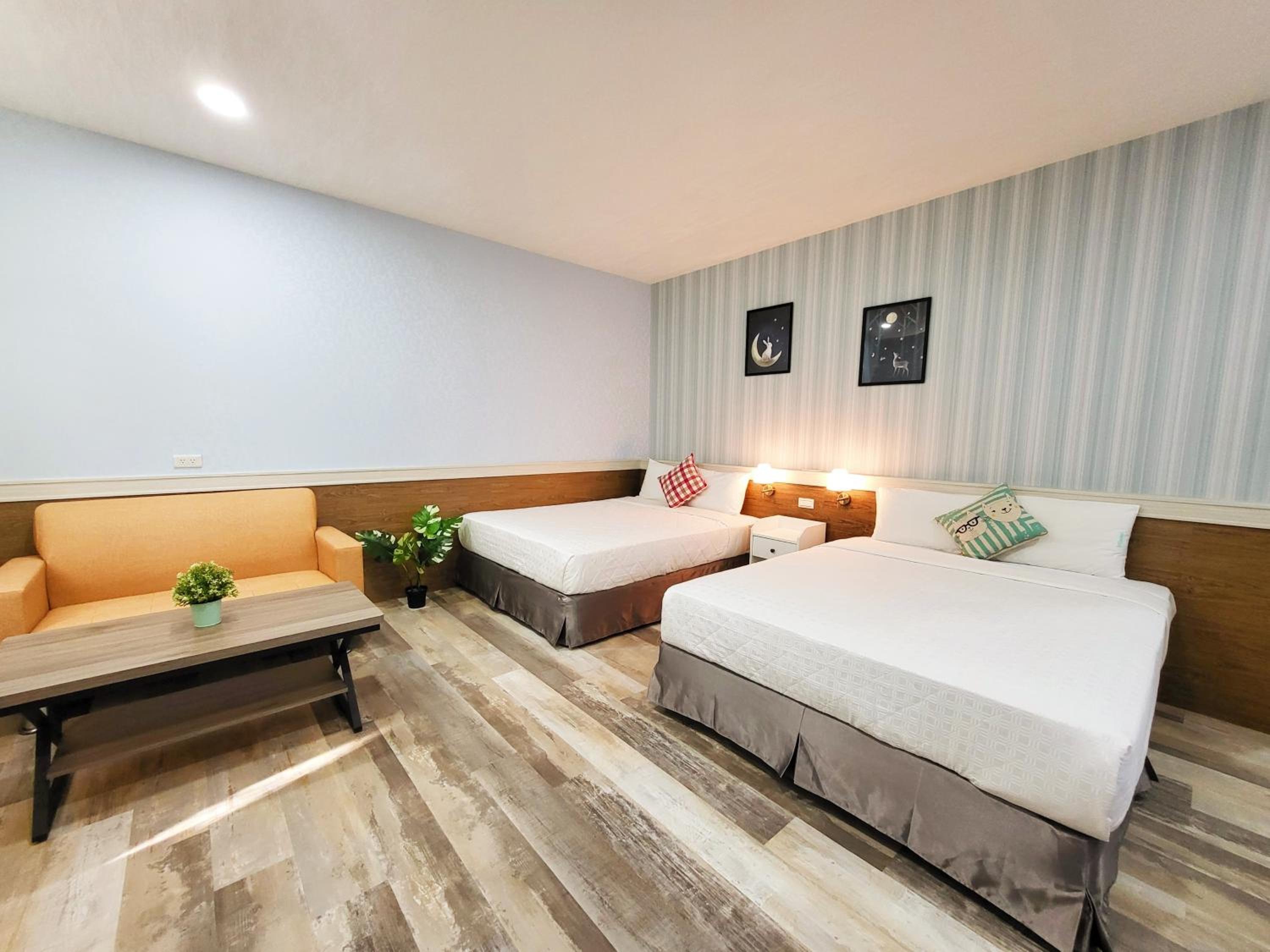 Deluxe Quadruple Room with Private Bathroom photo 1