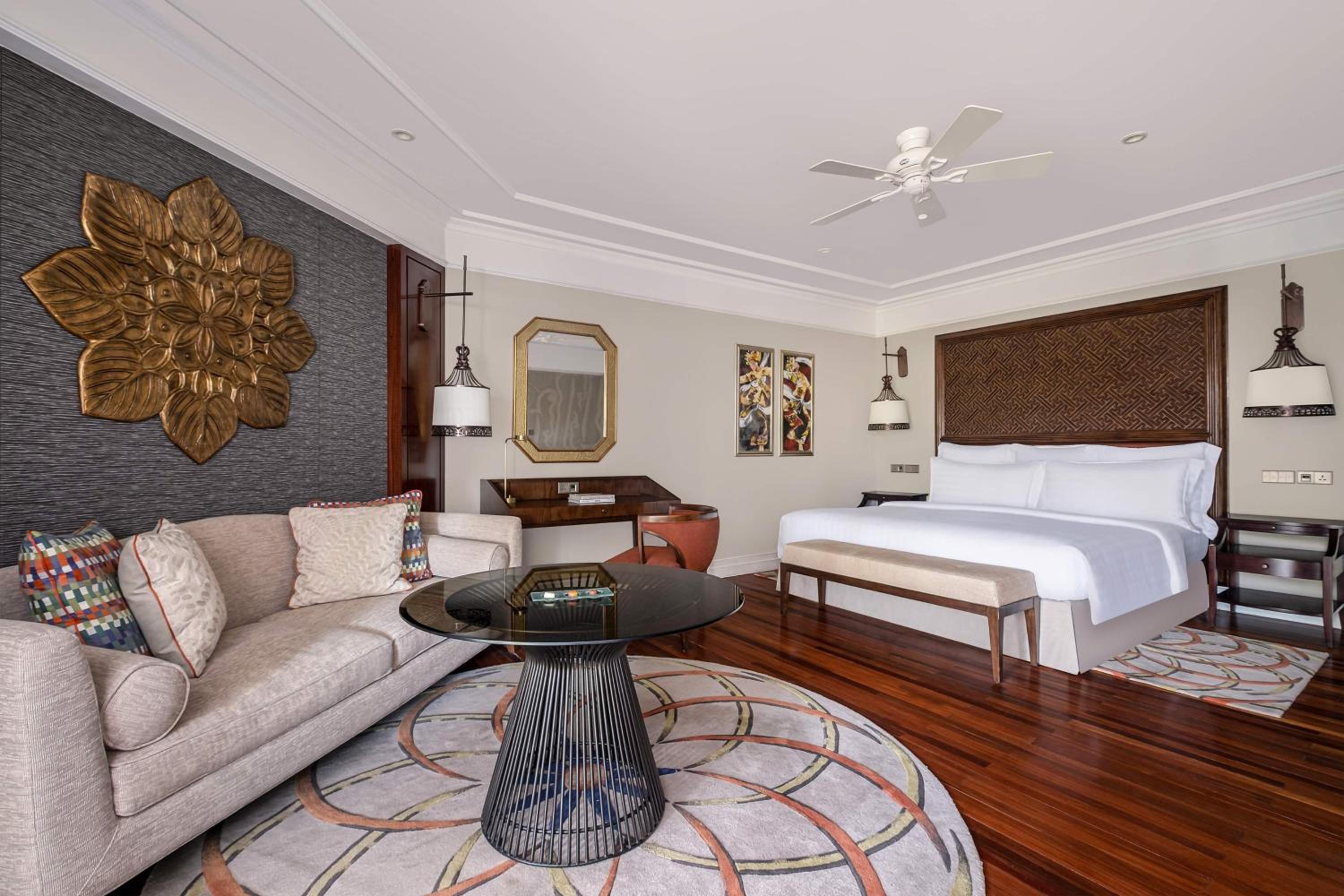 Classic King Room with Balcony and Garden View - Photo 1