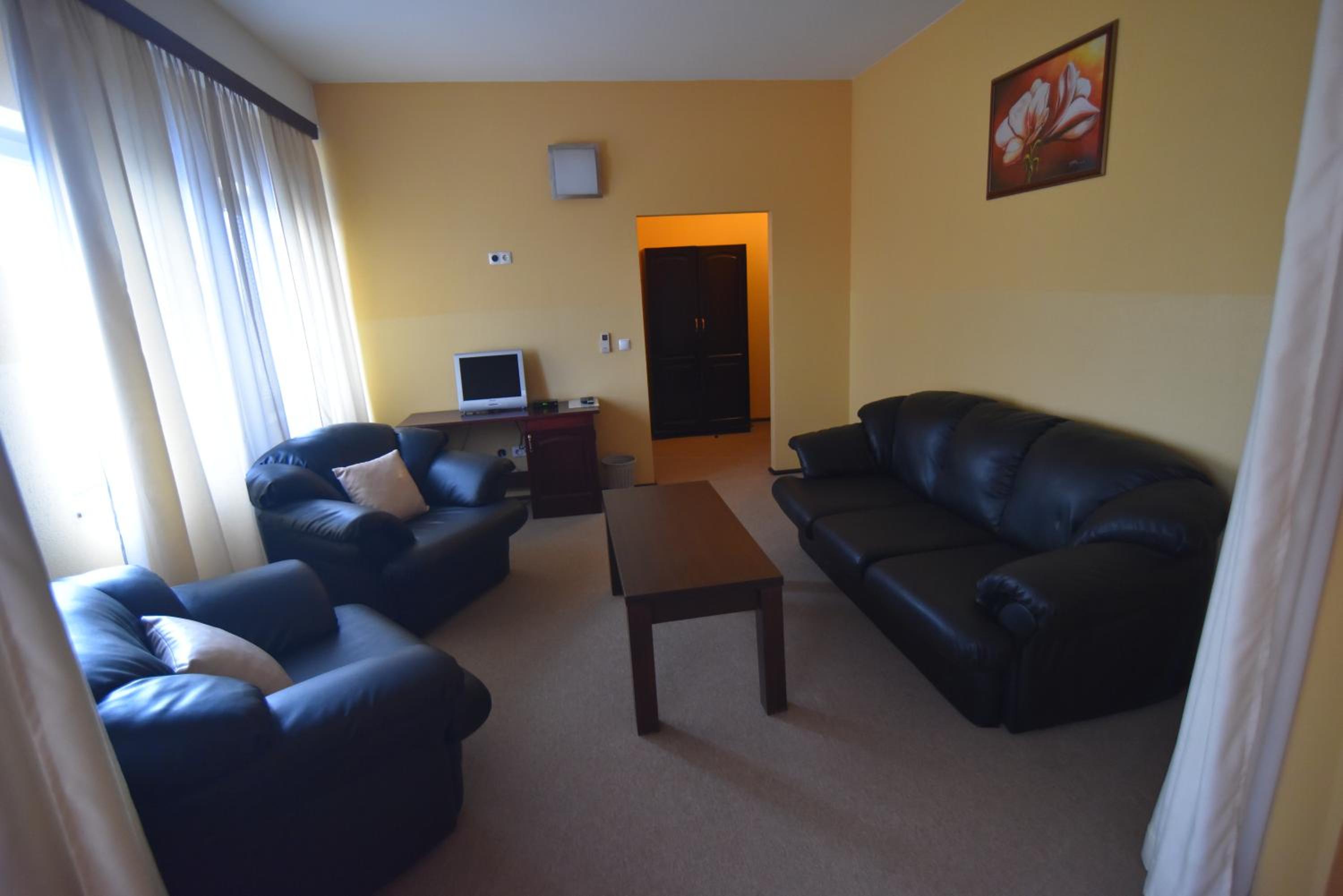 Apartment photo 2