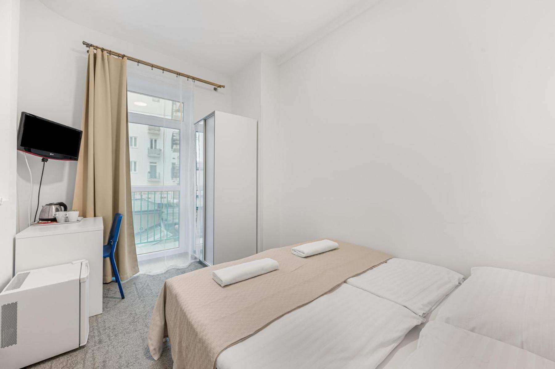 Budget Double Room - Photo 2