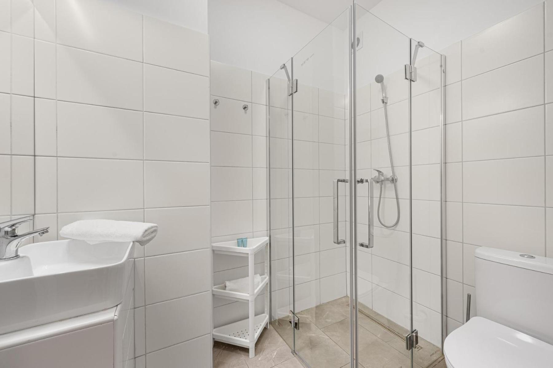 Quadruple Room with Balcony - Photo 4