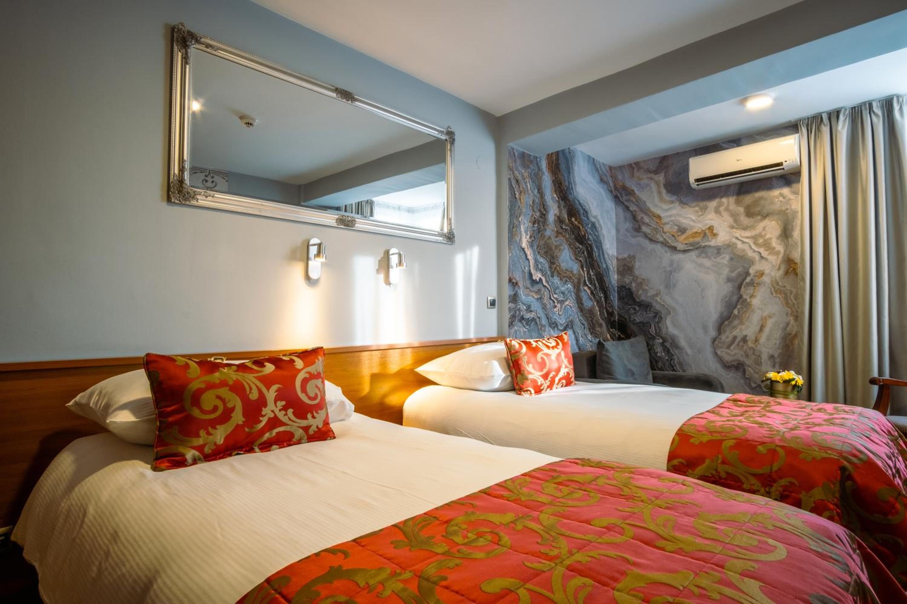 Standard Double or Twin Room photo 2