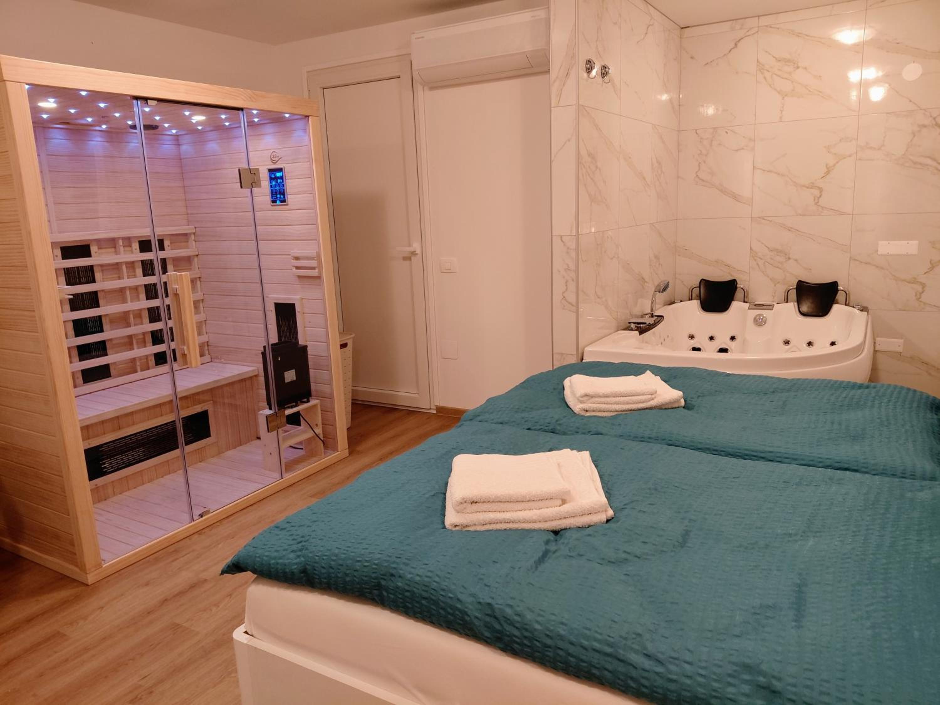 Studio with Spa Bath photo 2