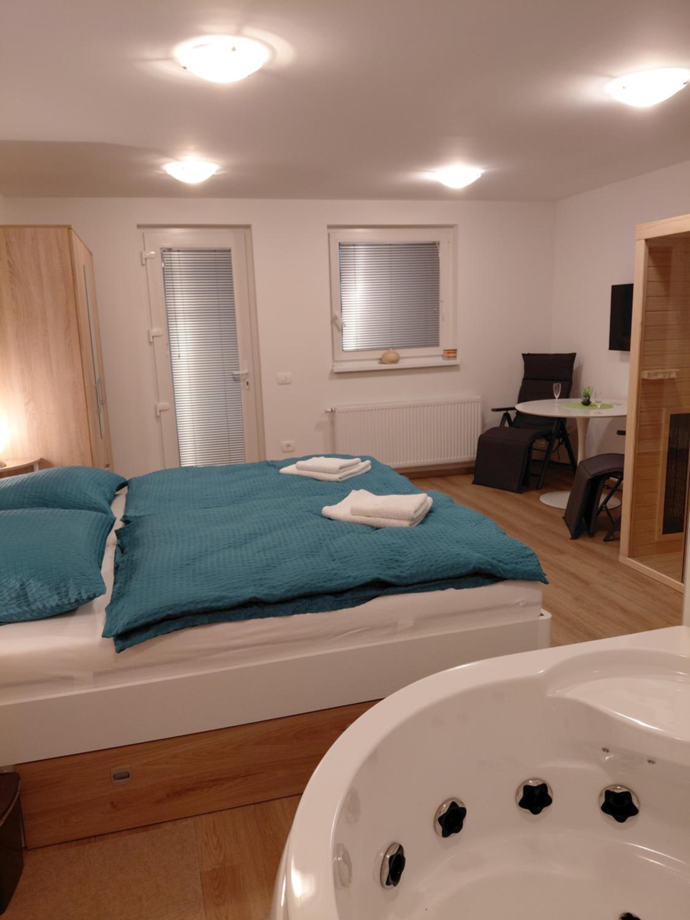 Studio with Spa Bath photo 3