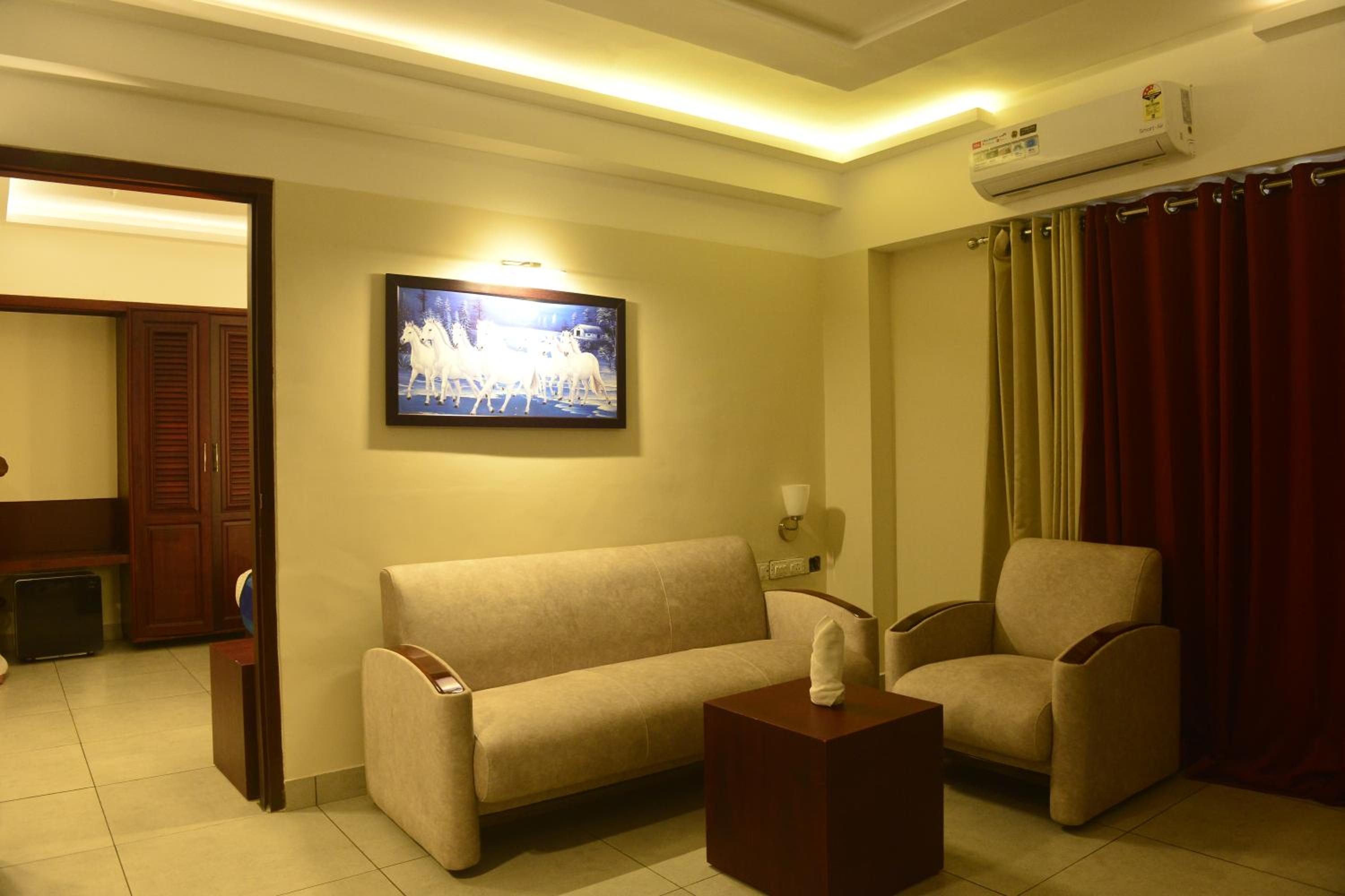Suite - Photo 12