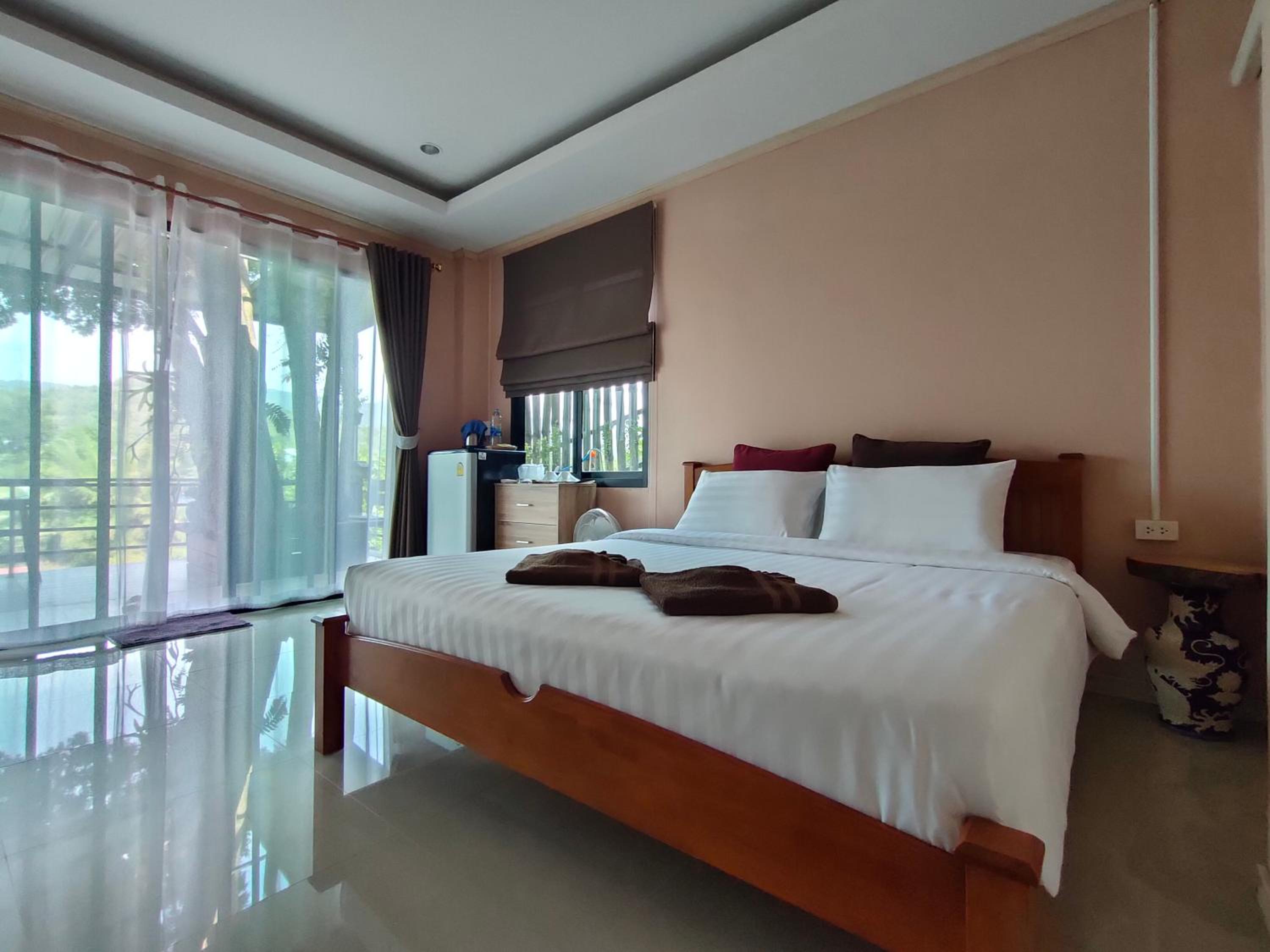 Deluxe Double Room with Mountain and River View