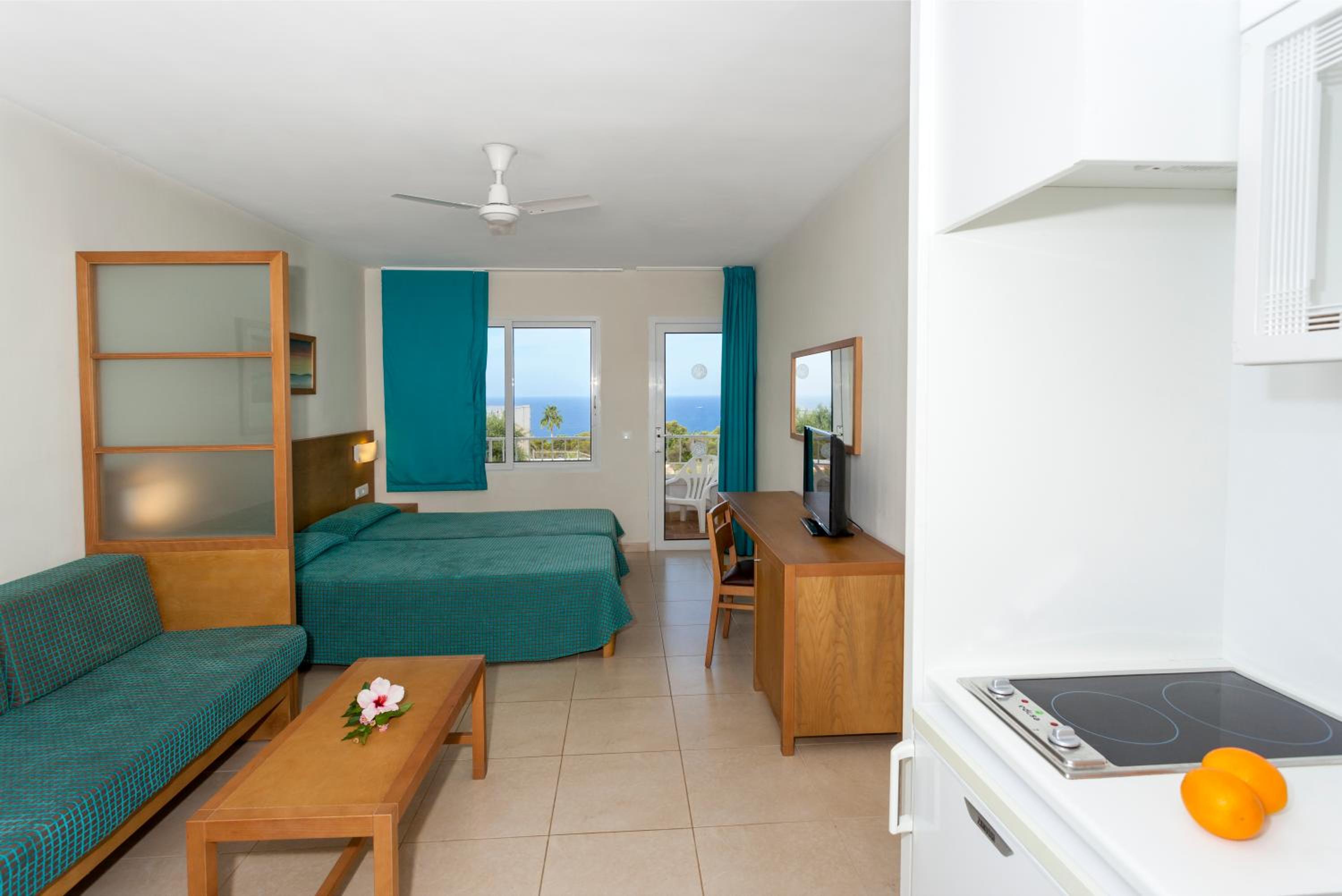 Estudio con vista al mar