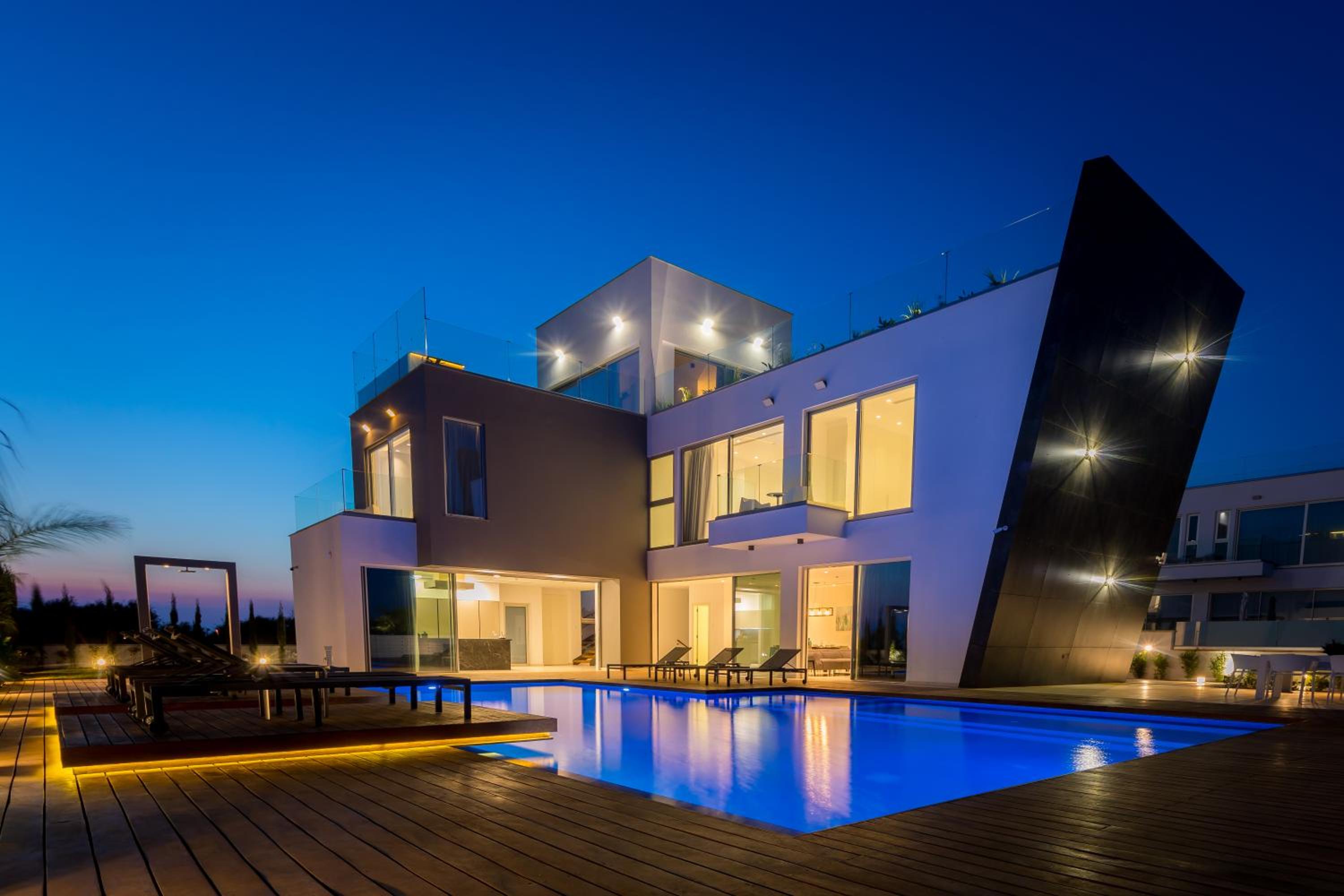 Villa photo 1