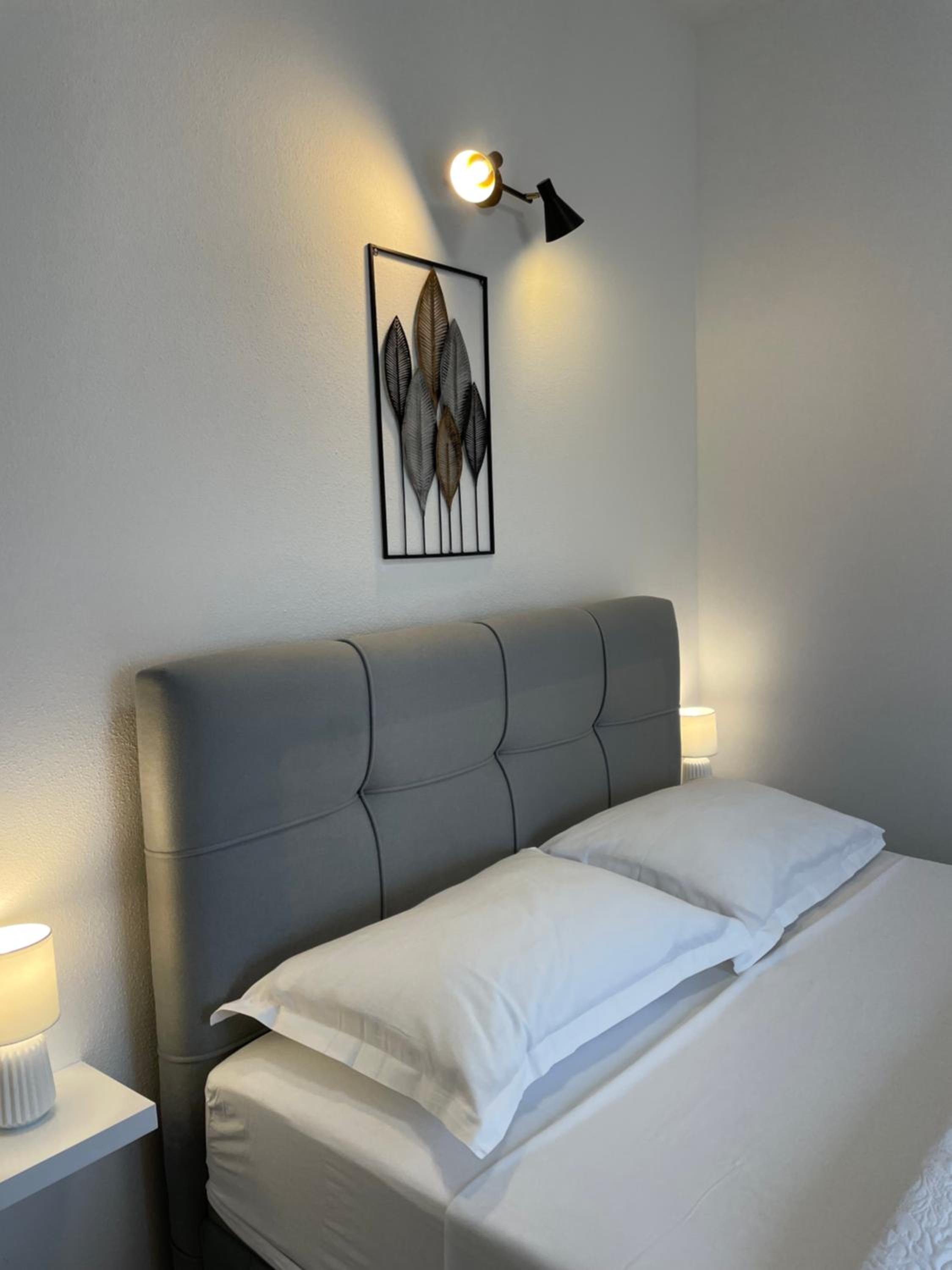 One-Bedroom Apartment photo 2