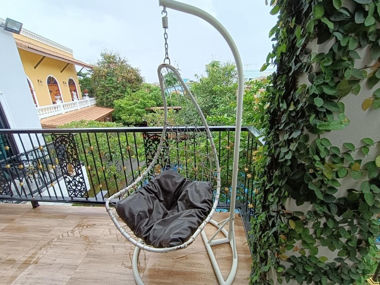 Deluxe Double or Twin Room with Pool View photo 3