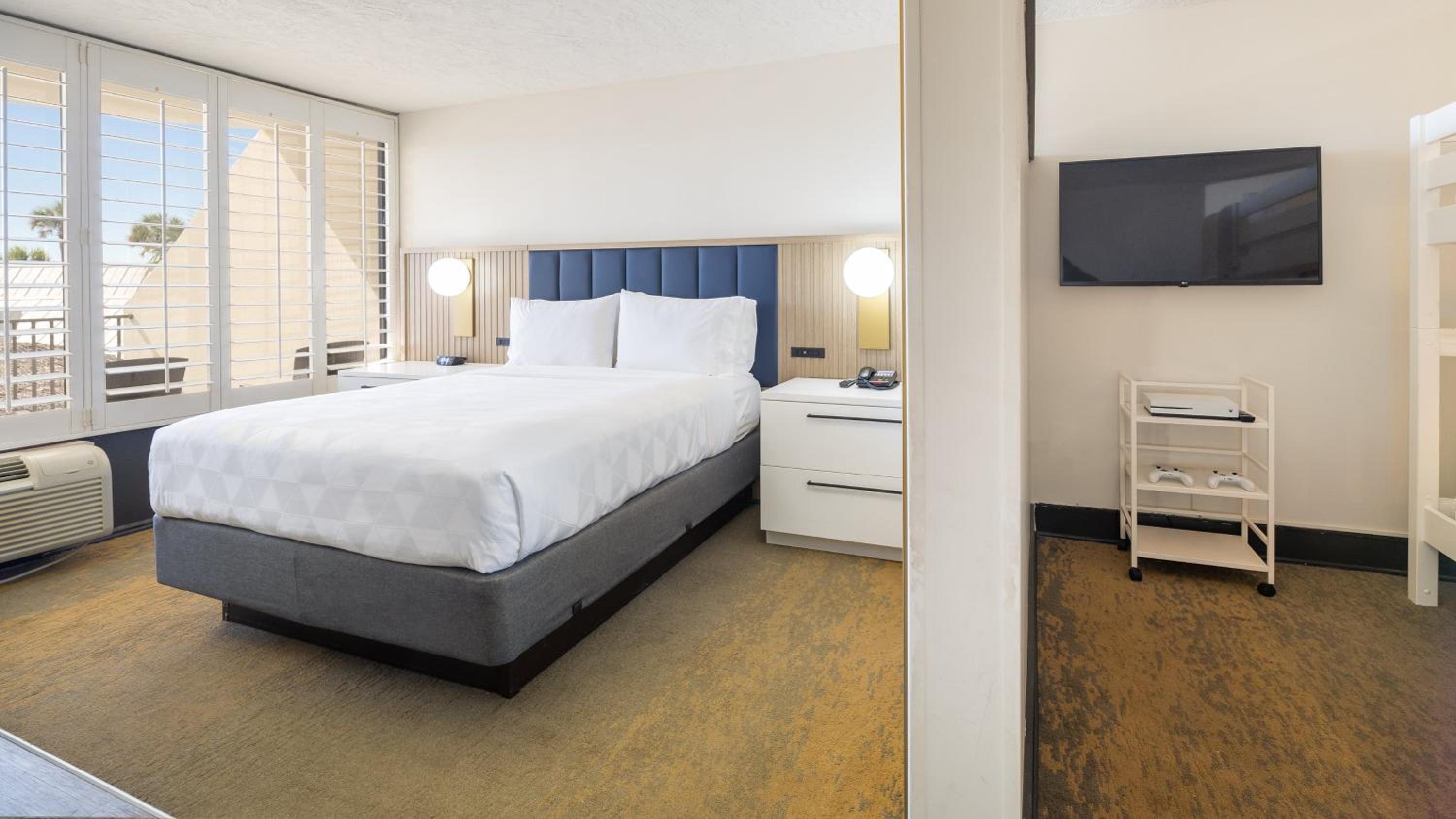 Queen Bed Kids Suite - First Floor