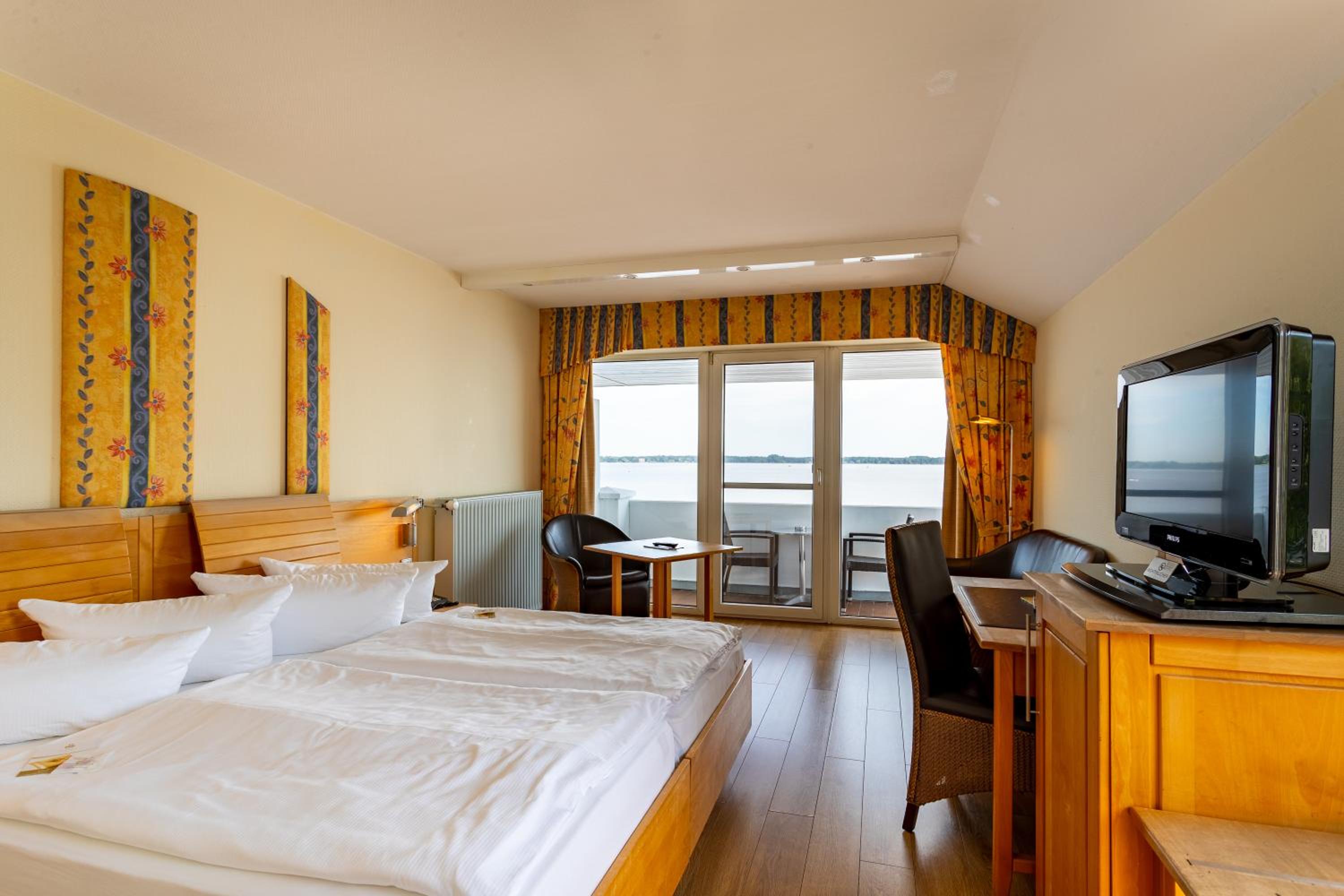 Standard Double Room - Photo 13