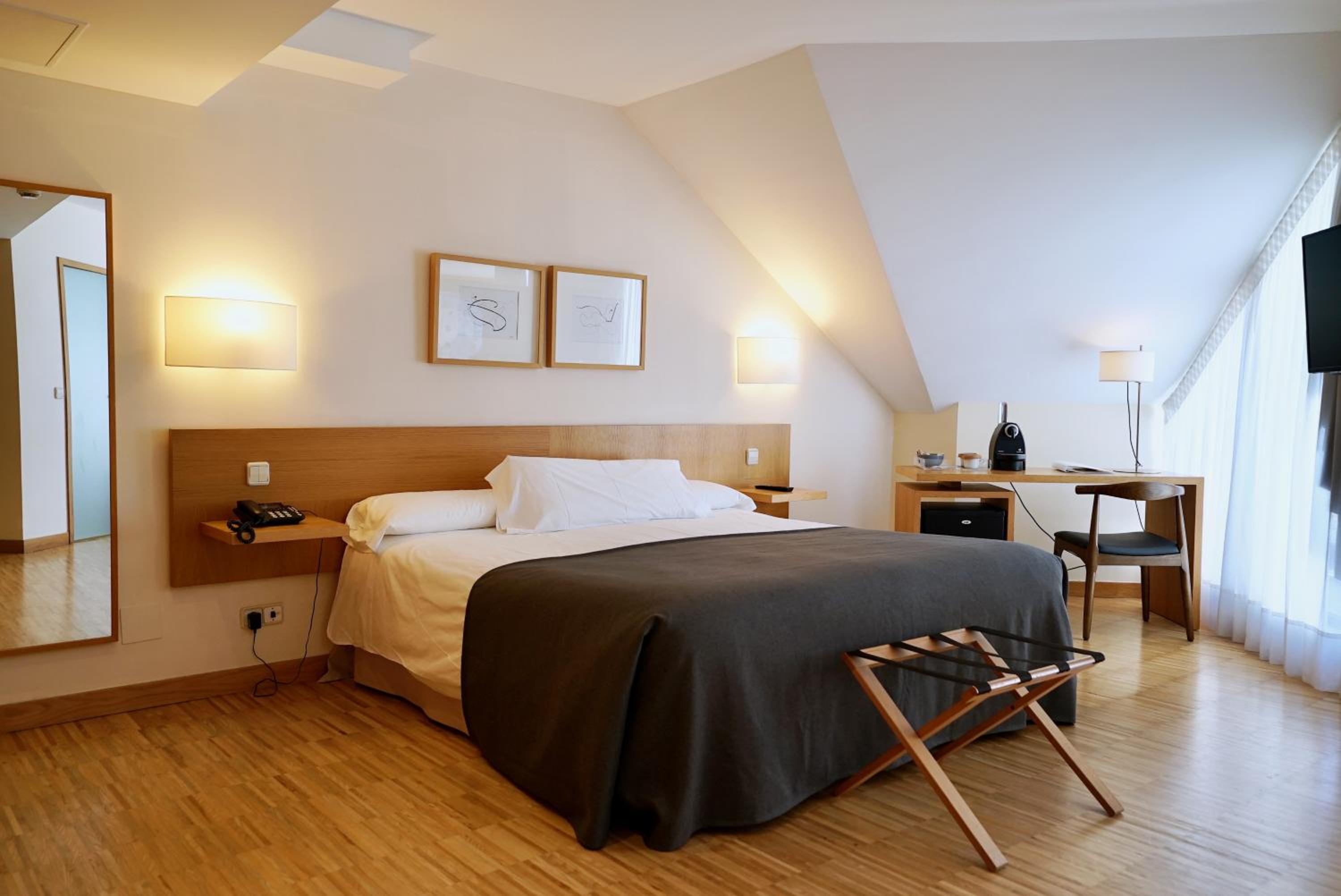 Junior Suite with Terrace - Photo 8