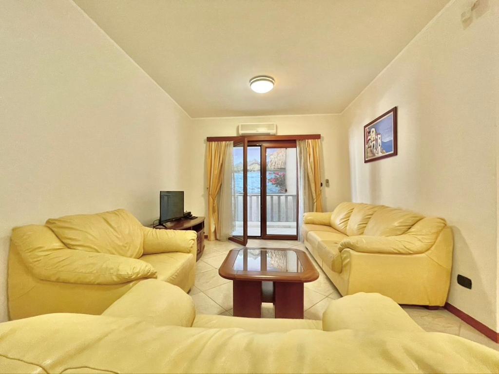 One-Bedroom Apartment With Side Sea View