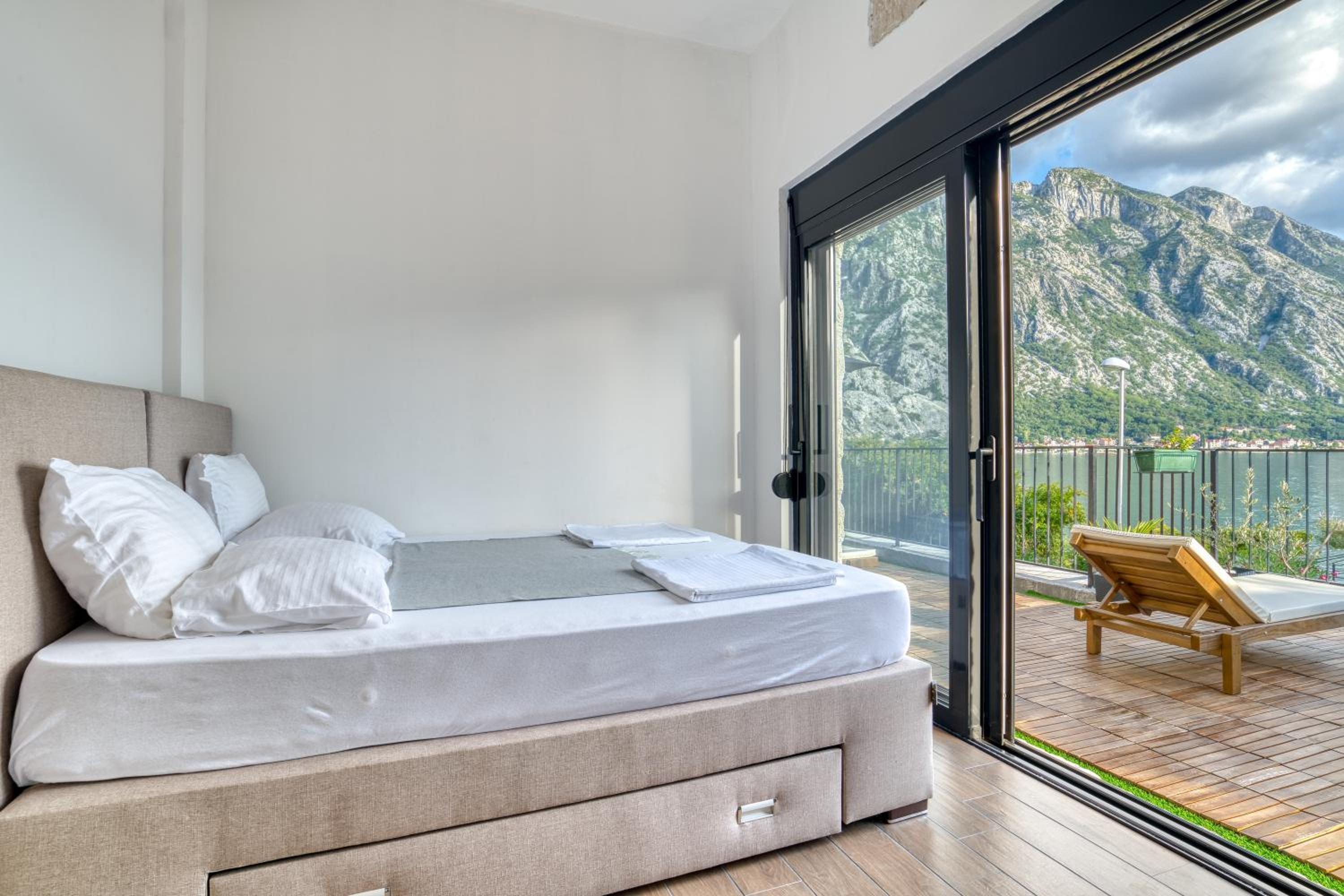 Apartment With Sea View