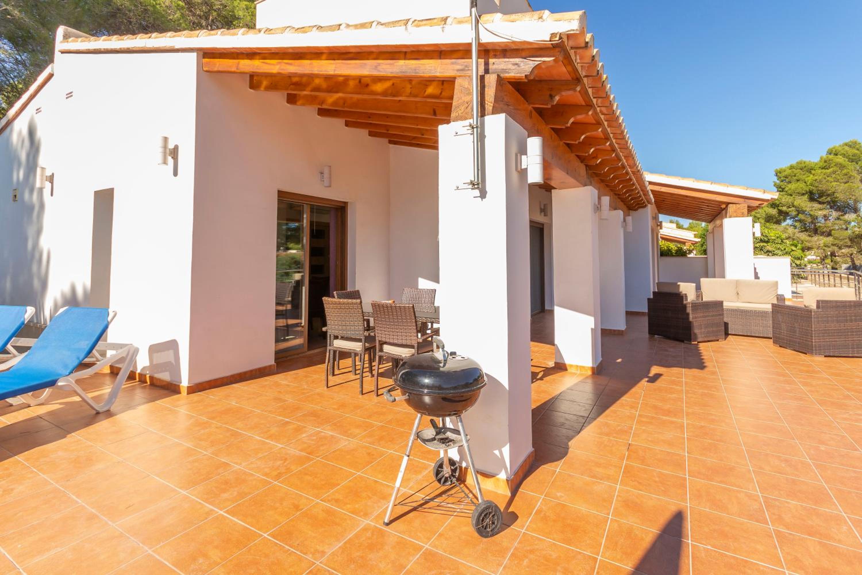 Villa photo 2