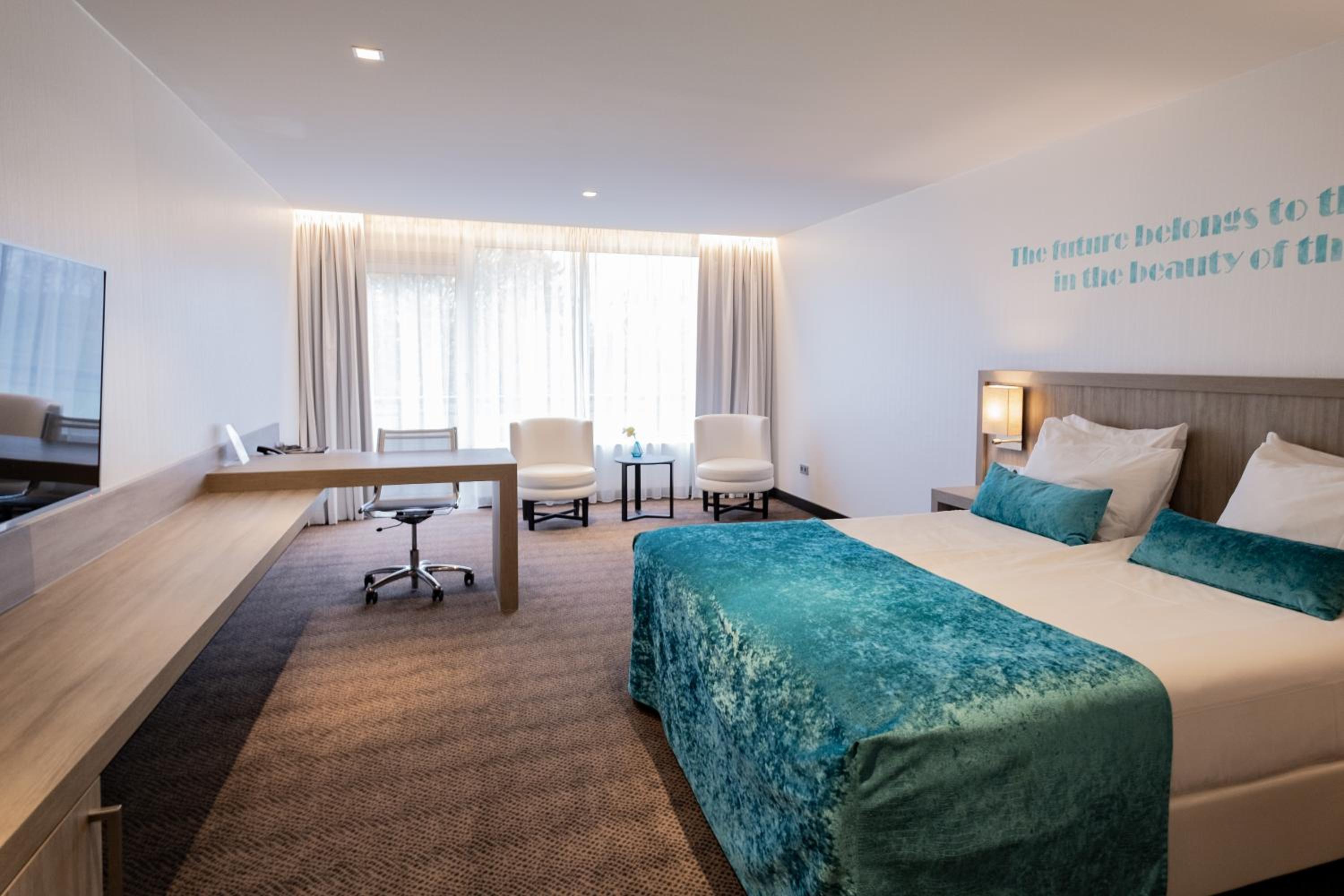 King Room with Spa Bath - Photo 4