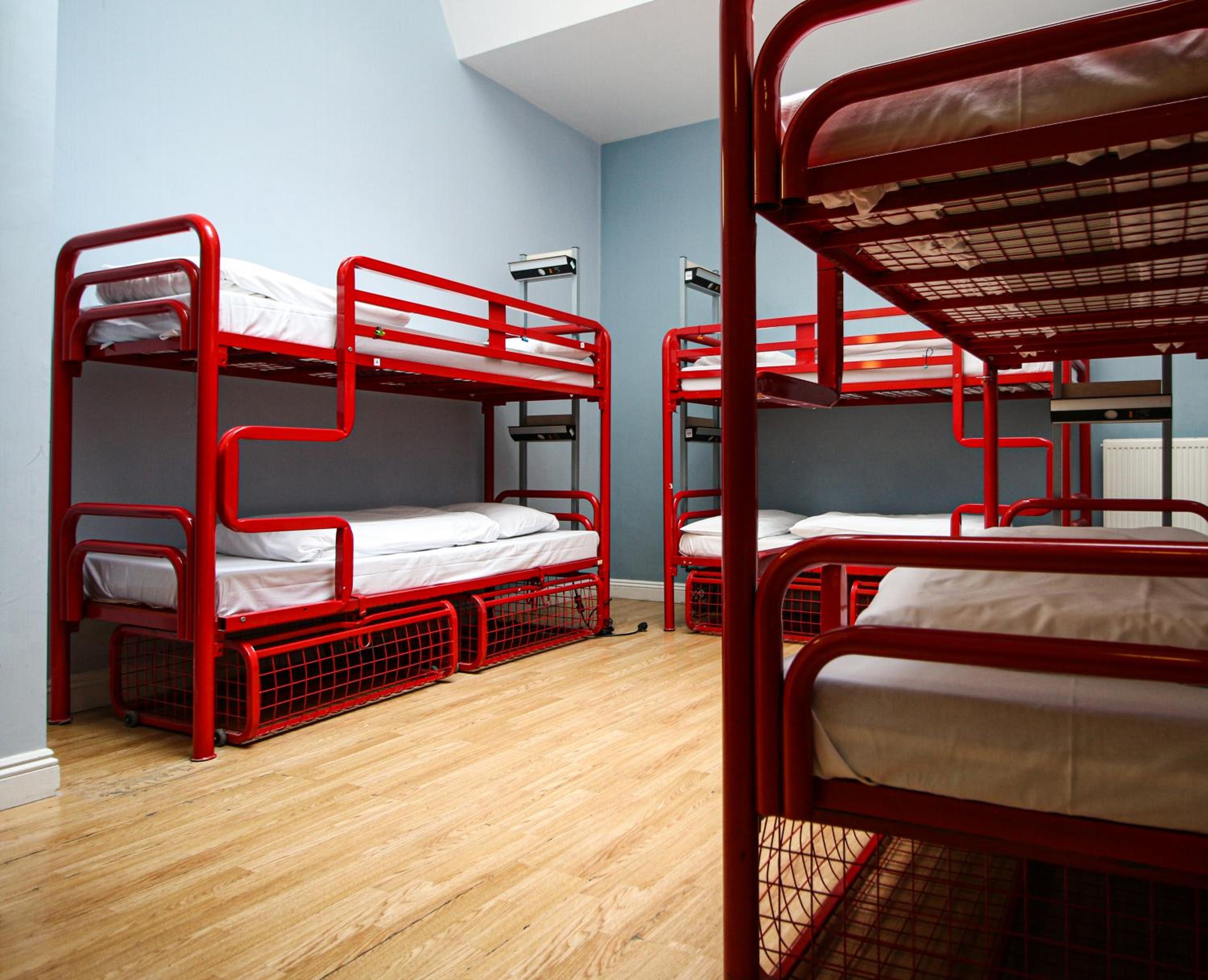 Bed in 12-Bed Mixed Dormitory Ensuite (18–40 years)  photo 2