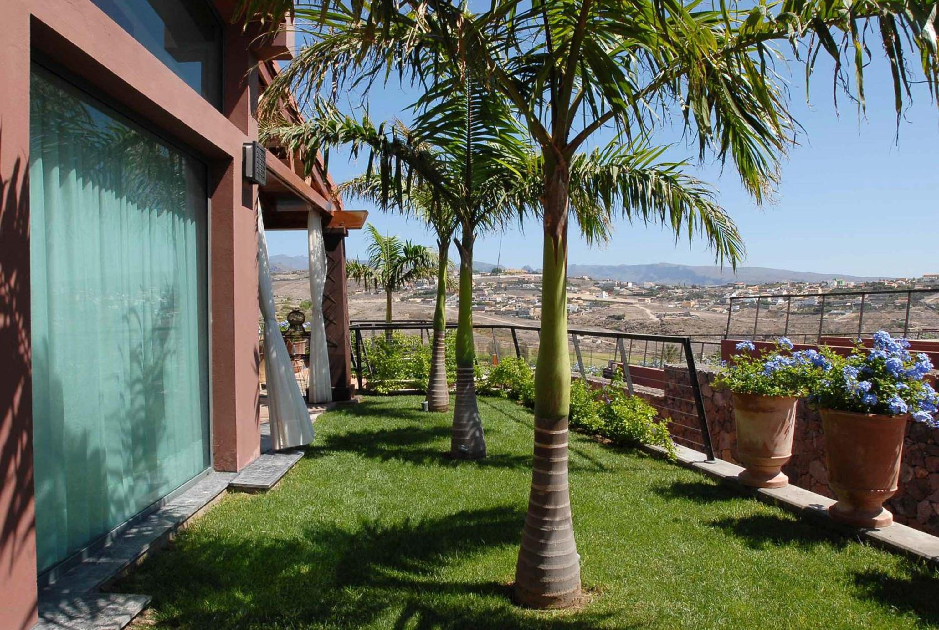Three-Bedroom Villa photo 2