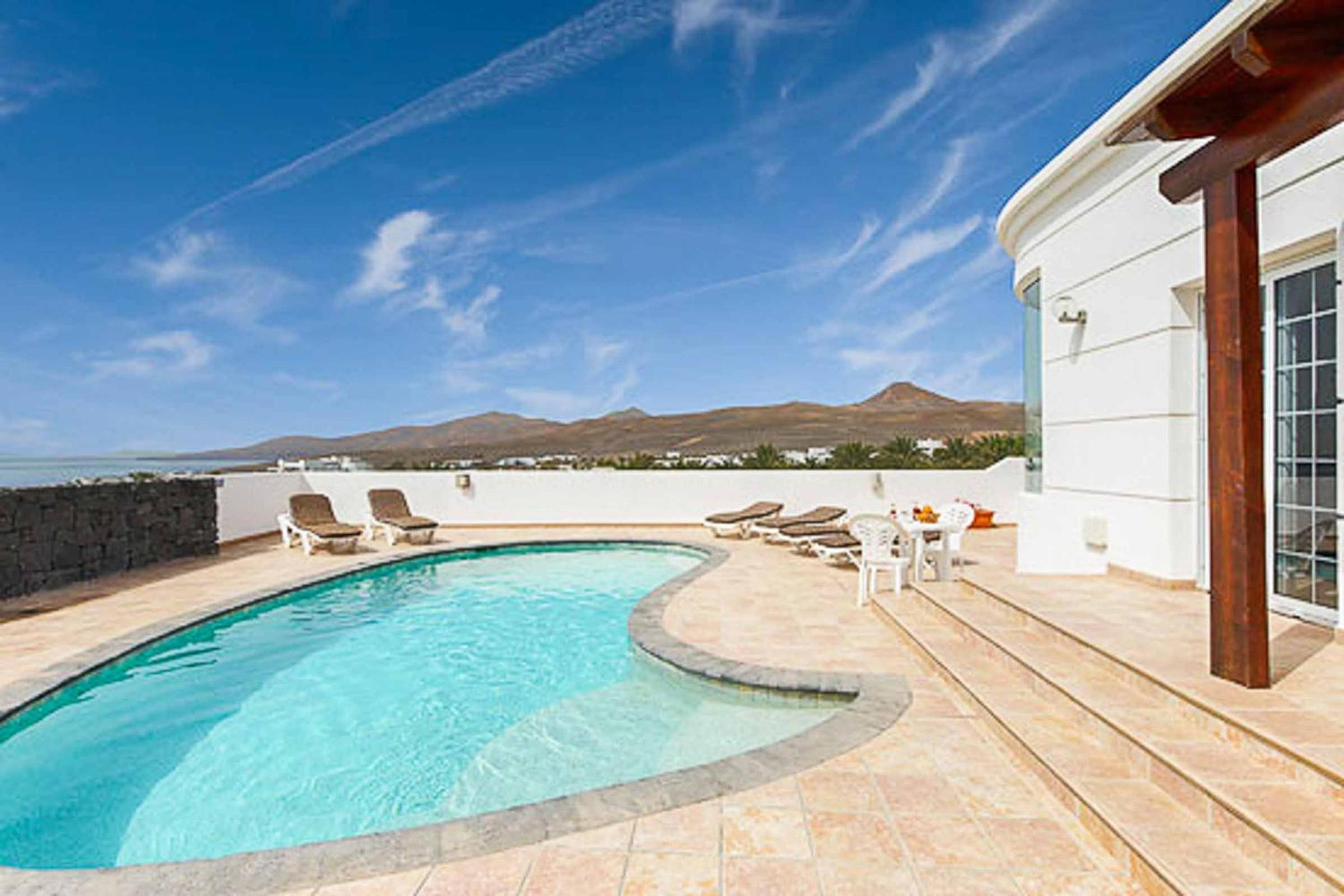 Five-Bedroom Villa photo 2