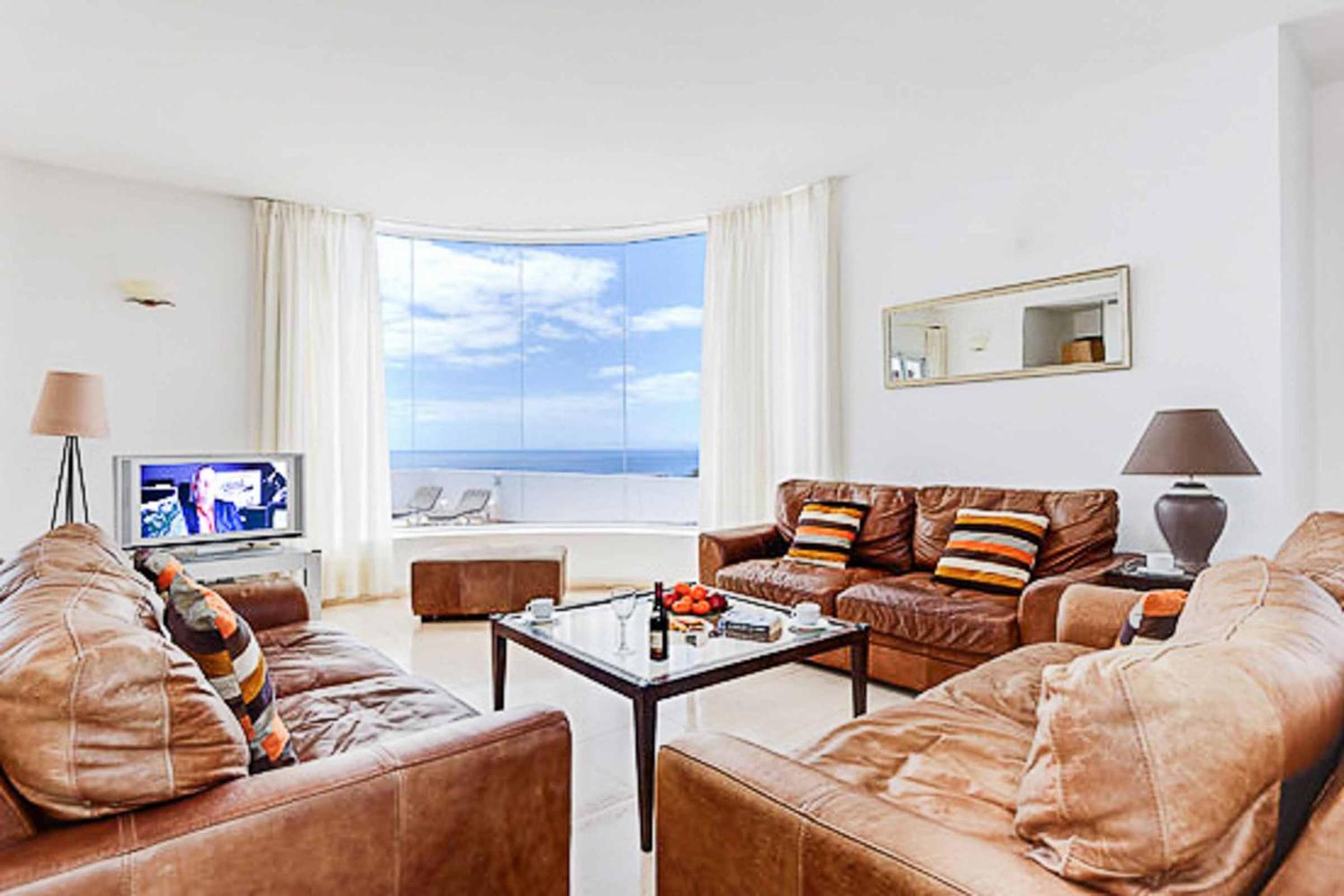 Five-Bedroom Villa photo 2