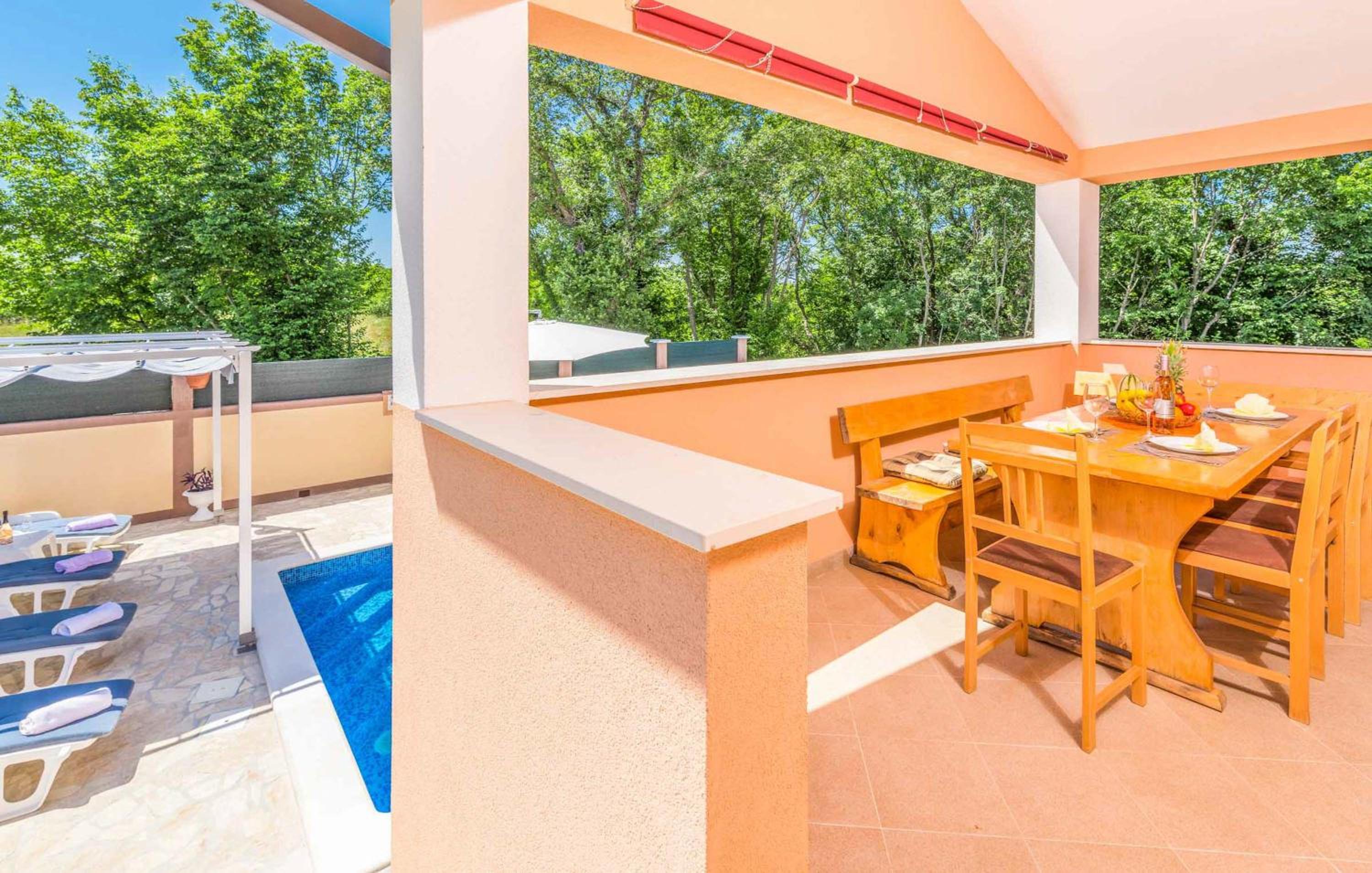 Villa photo 2