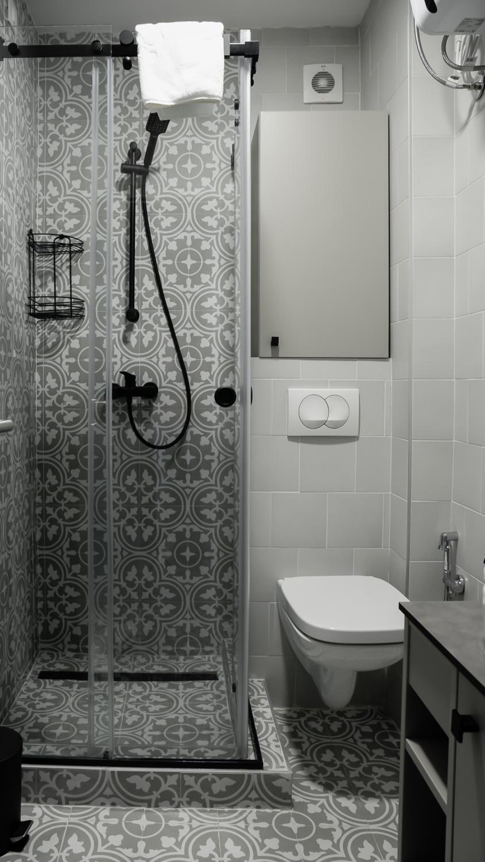 One-Bedroom Apartment with Free Parking - Photo 4