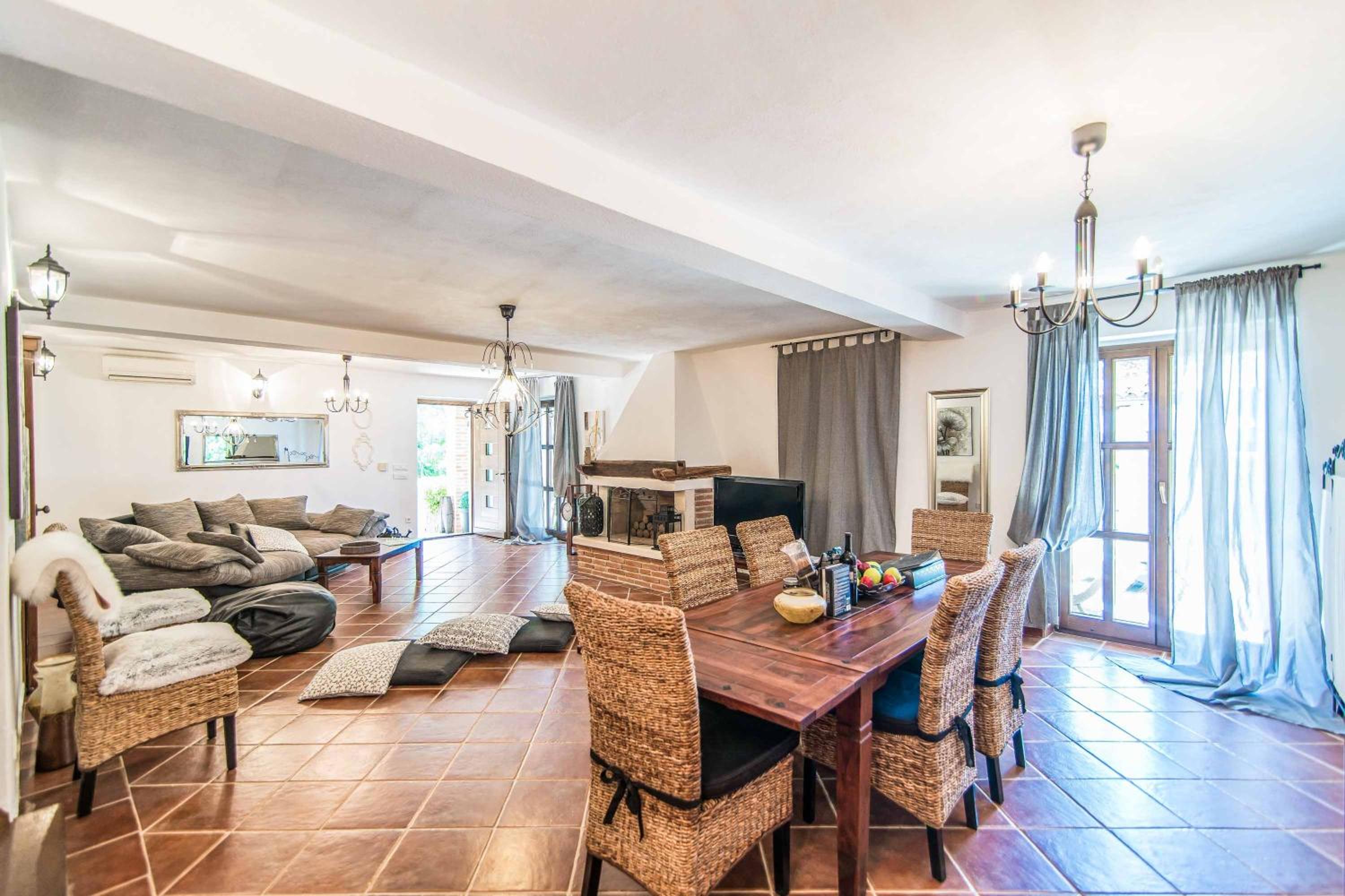 Three-Bedroom Villa photo 1