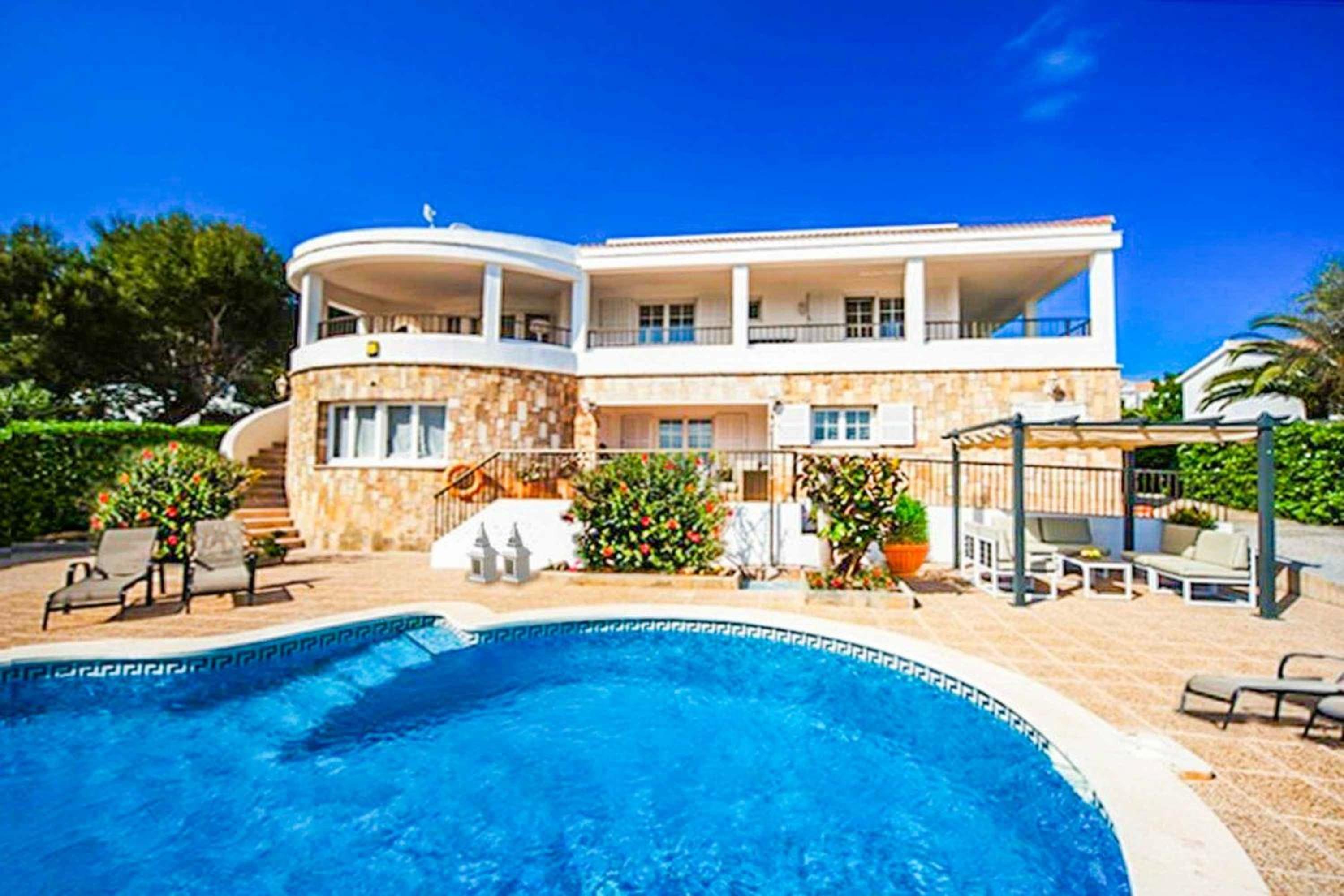 Six-Bedroom Villa  photo 2