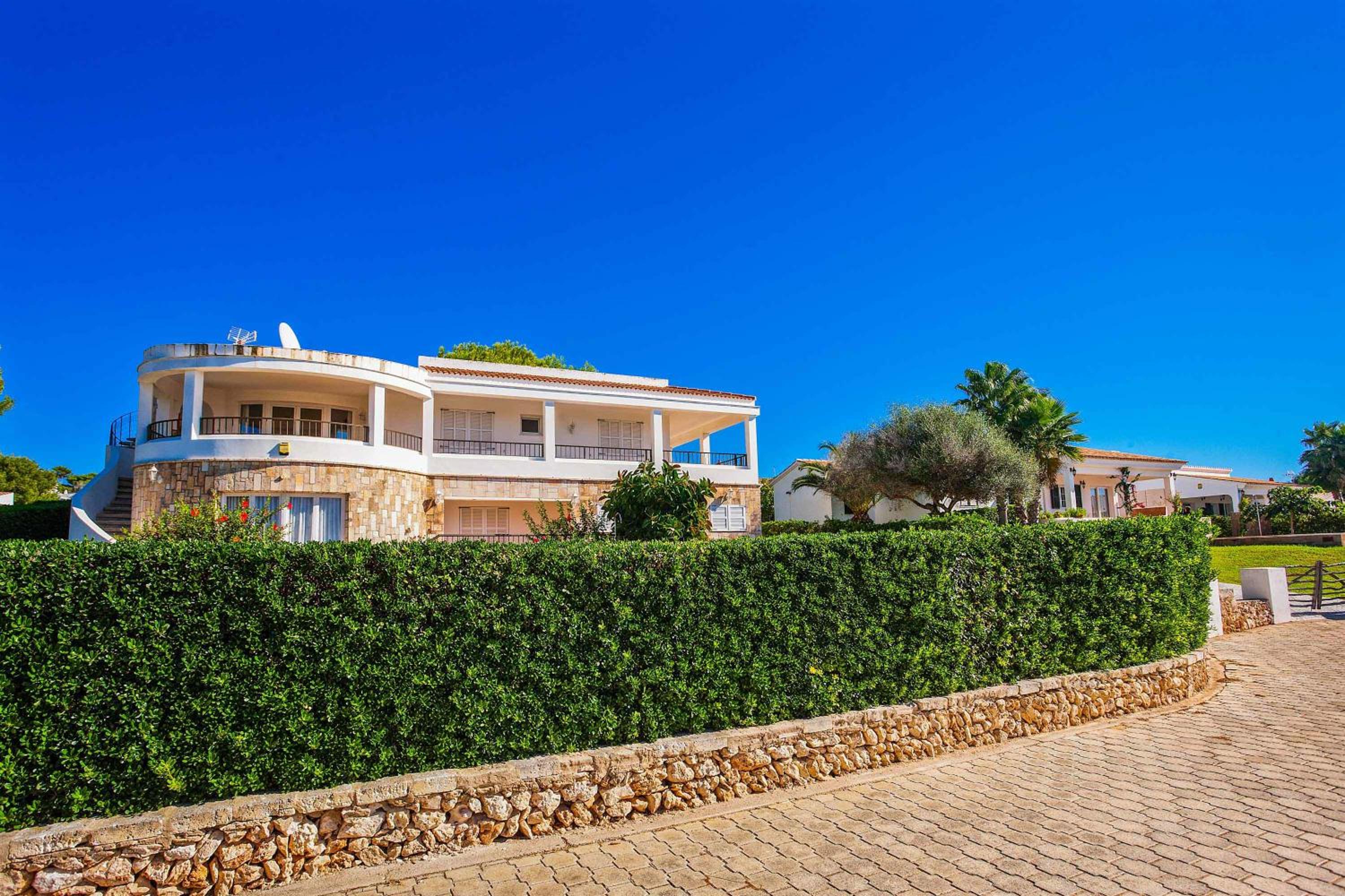Six-Bedroom Villa  photo 3