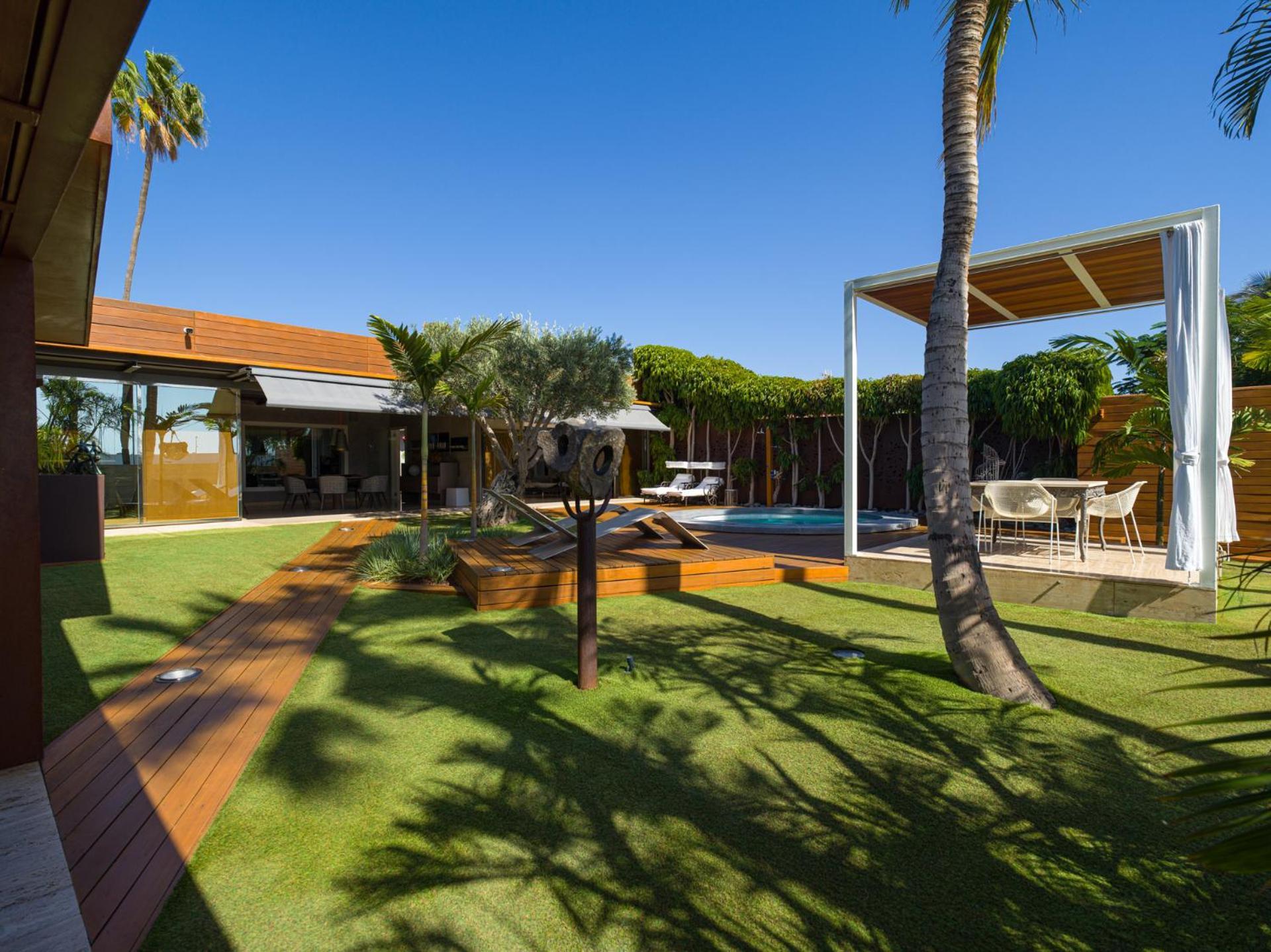 Three-Bedroom Villa photo 2