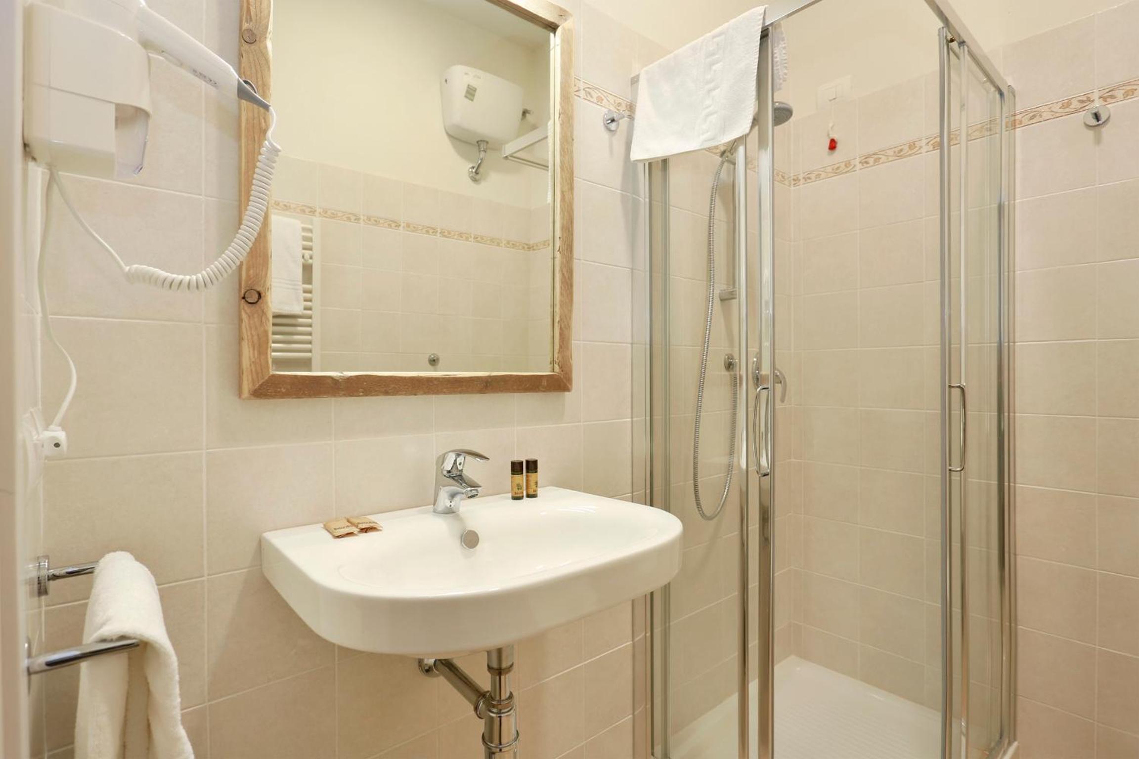 Double or Twin Room photo 2