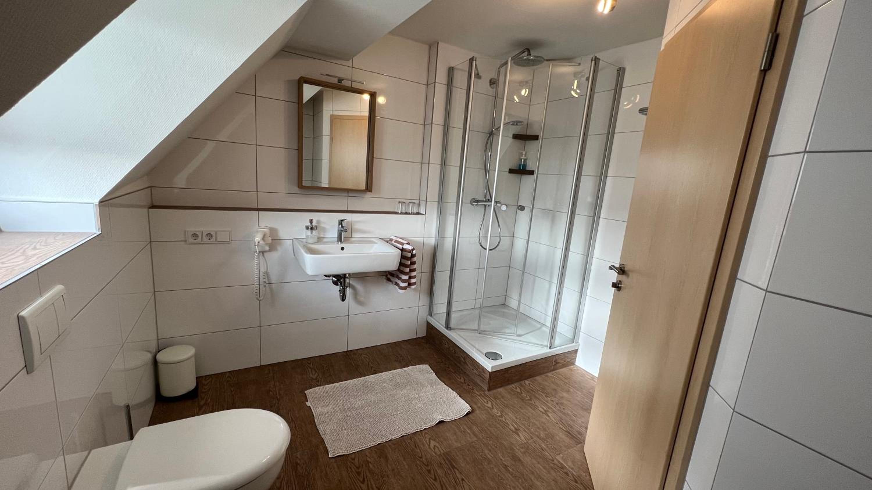 Deluxe King Room - Photo 2
