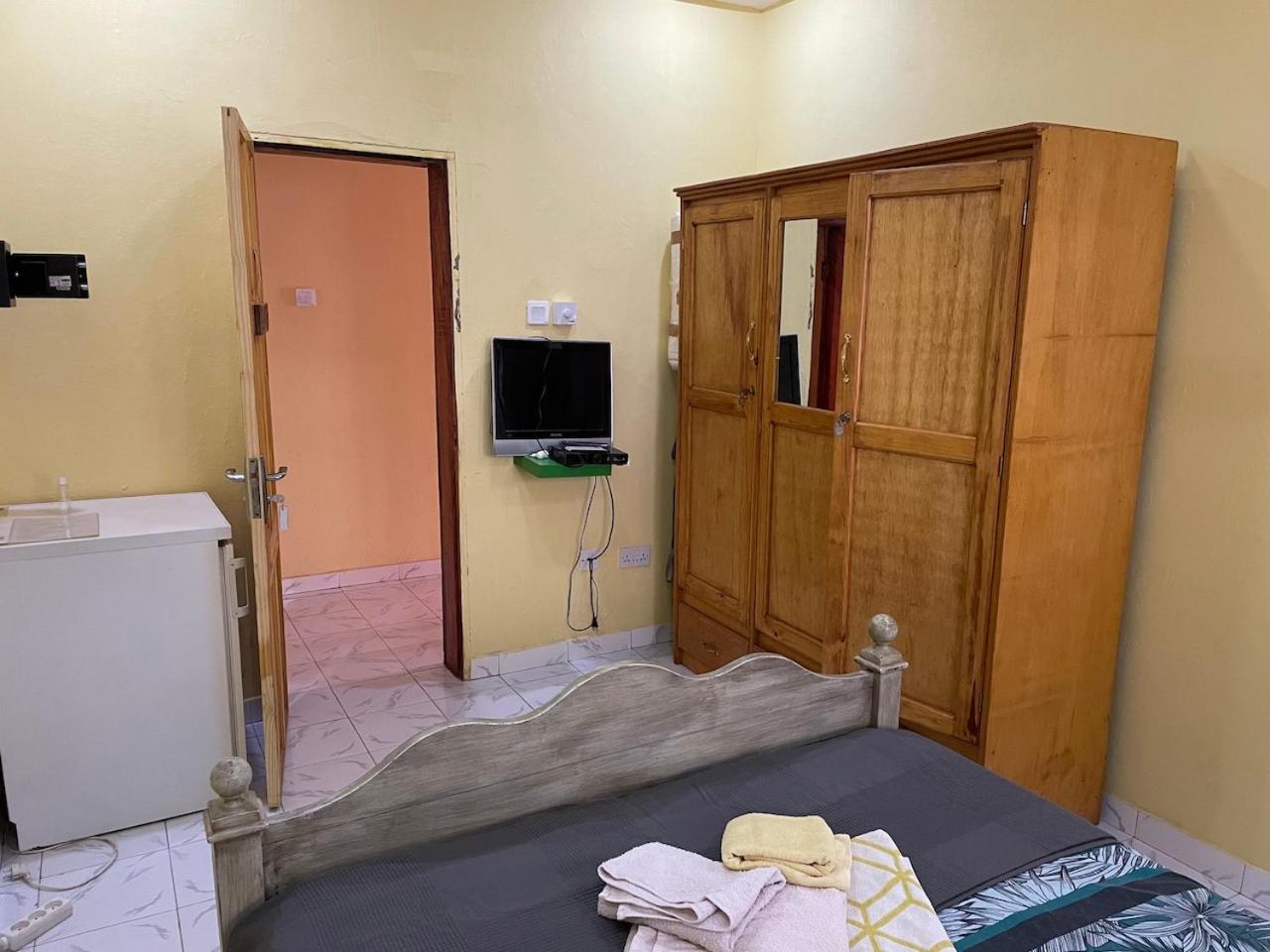 Double Room with Shared Bathroom photo 1