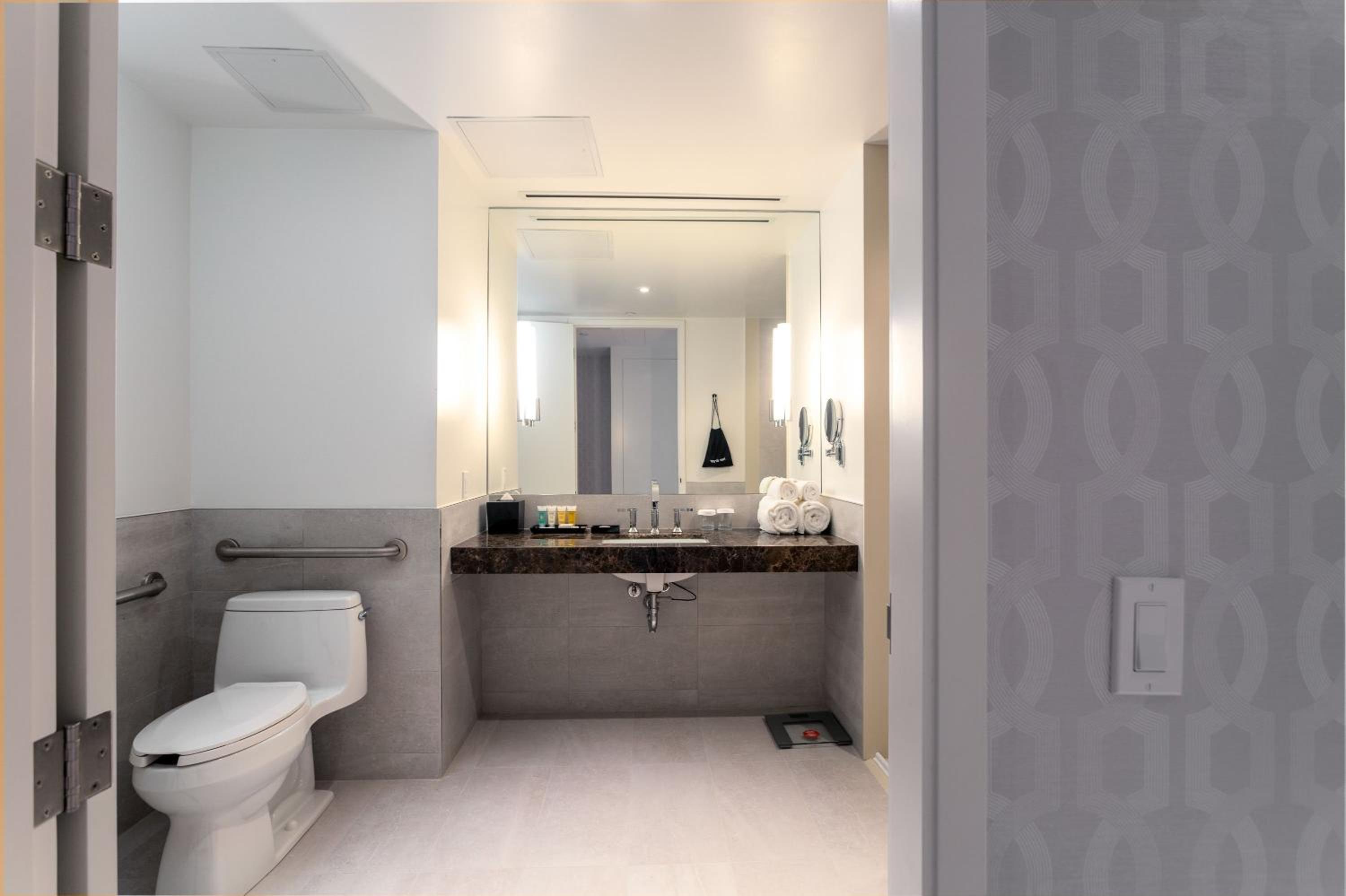 Accessible Room - 1 King Bed