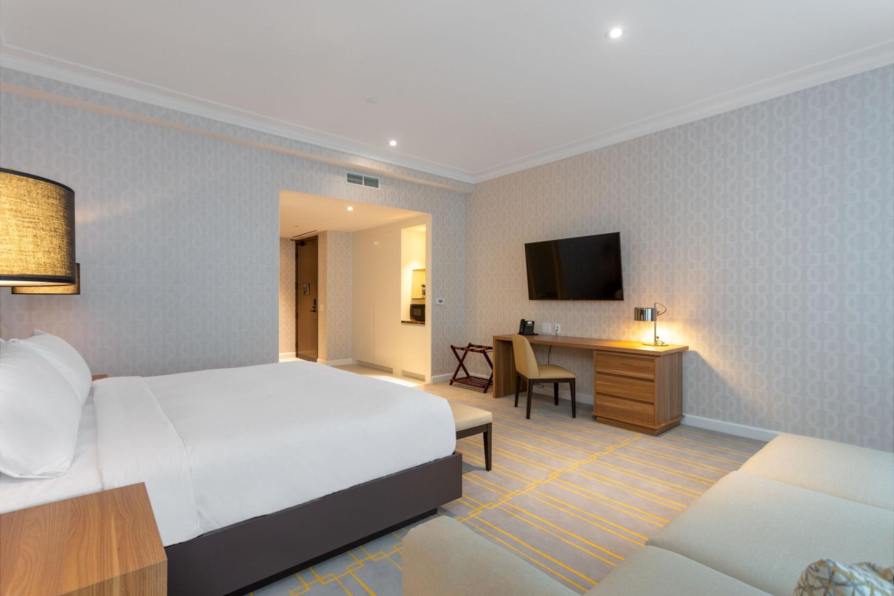 Classic Room - 1 King Bed