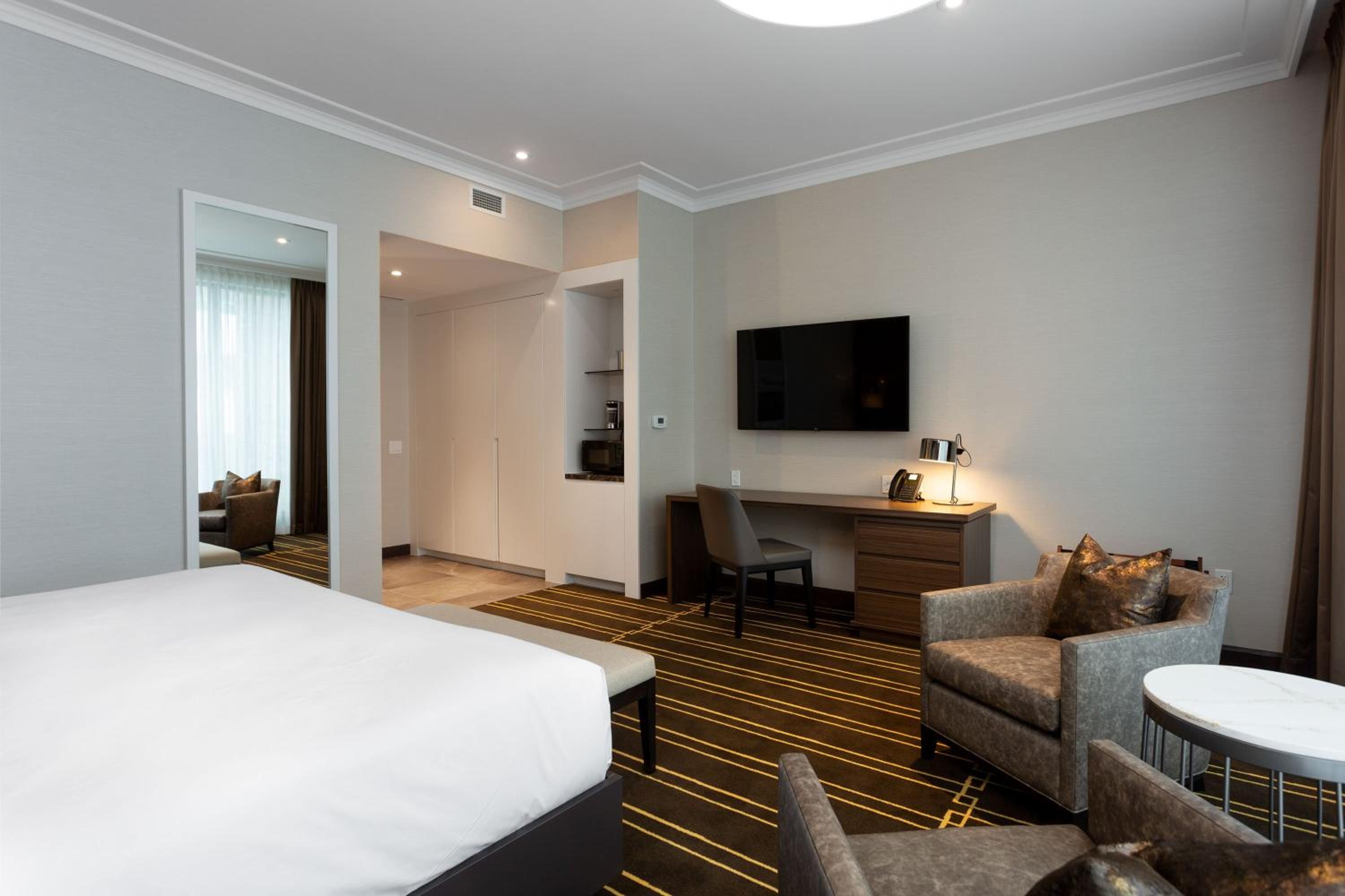 Classic Room - 1 King Bed - Photo 7