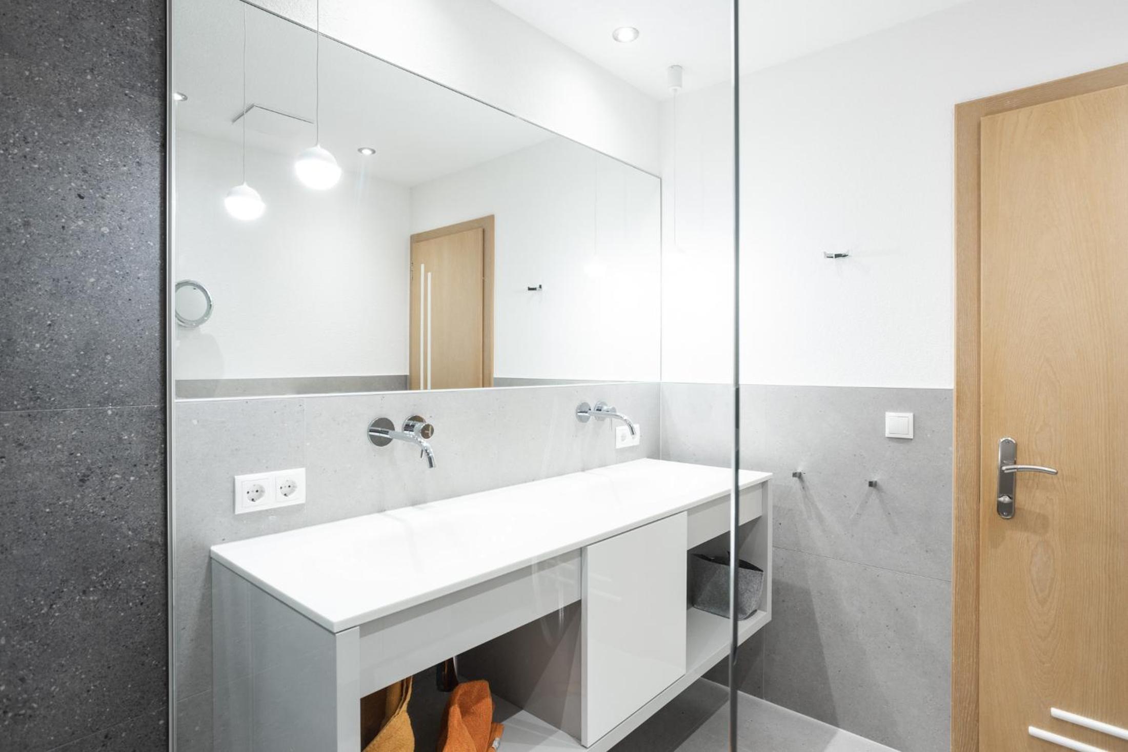 Superior Three-Bedroom Apartment - Photo 8