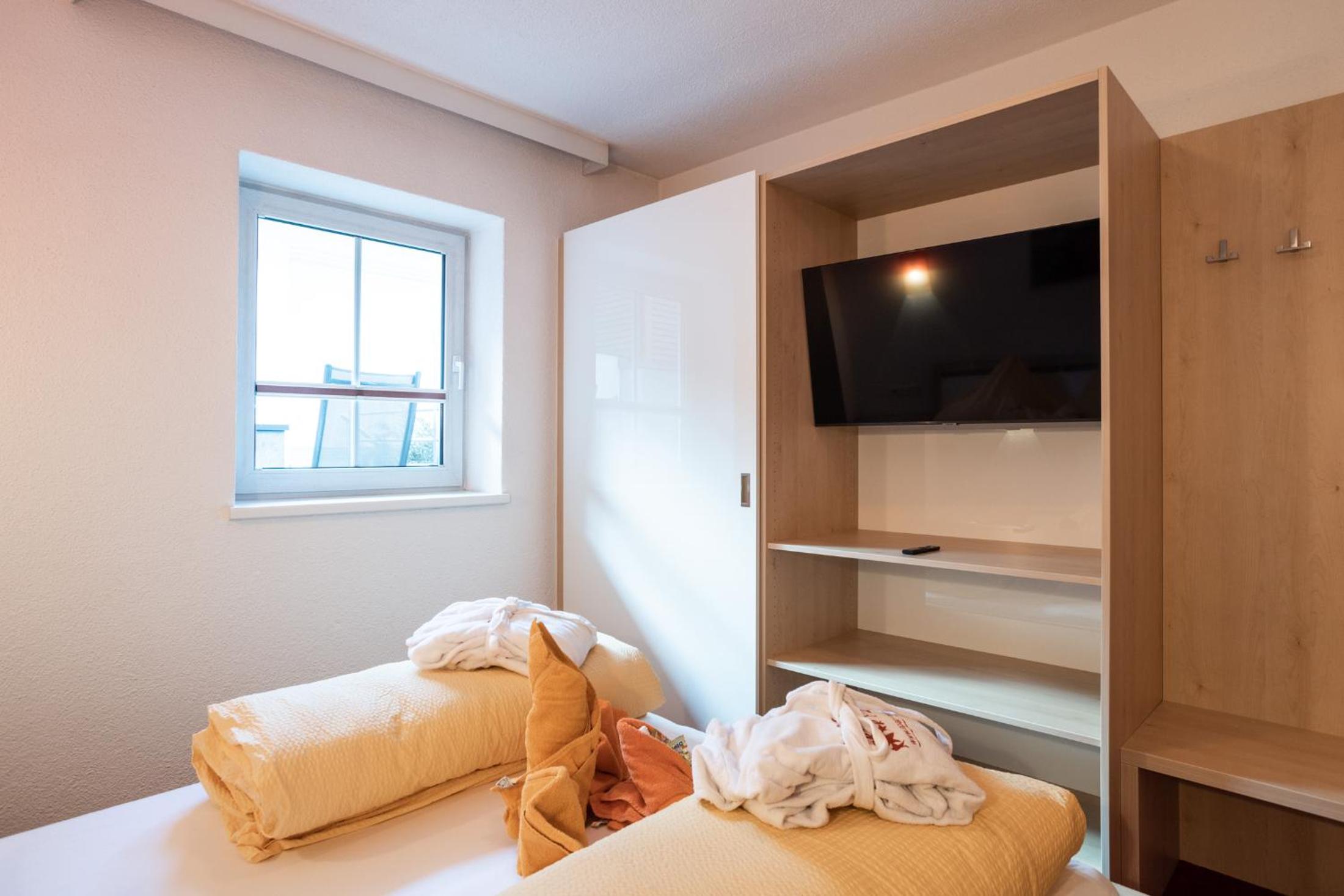 Superior Three-Bedroom Apartment - Photo 19