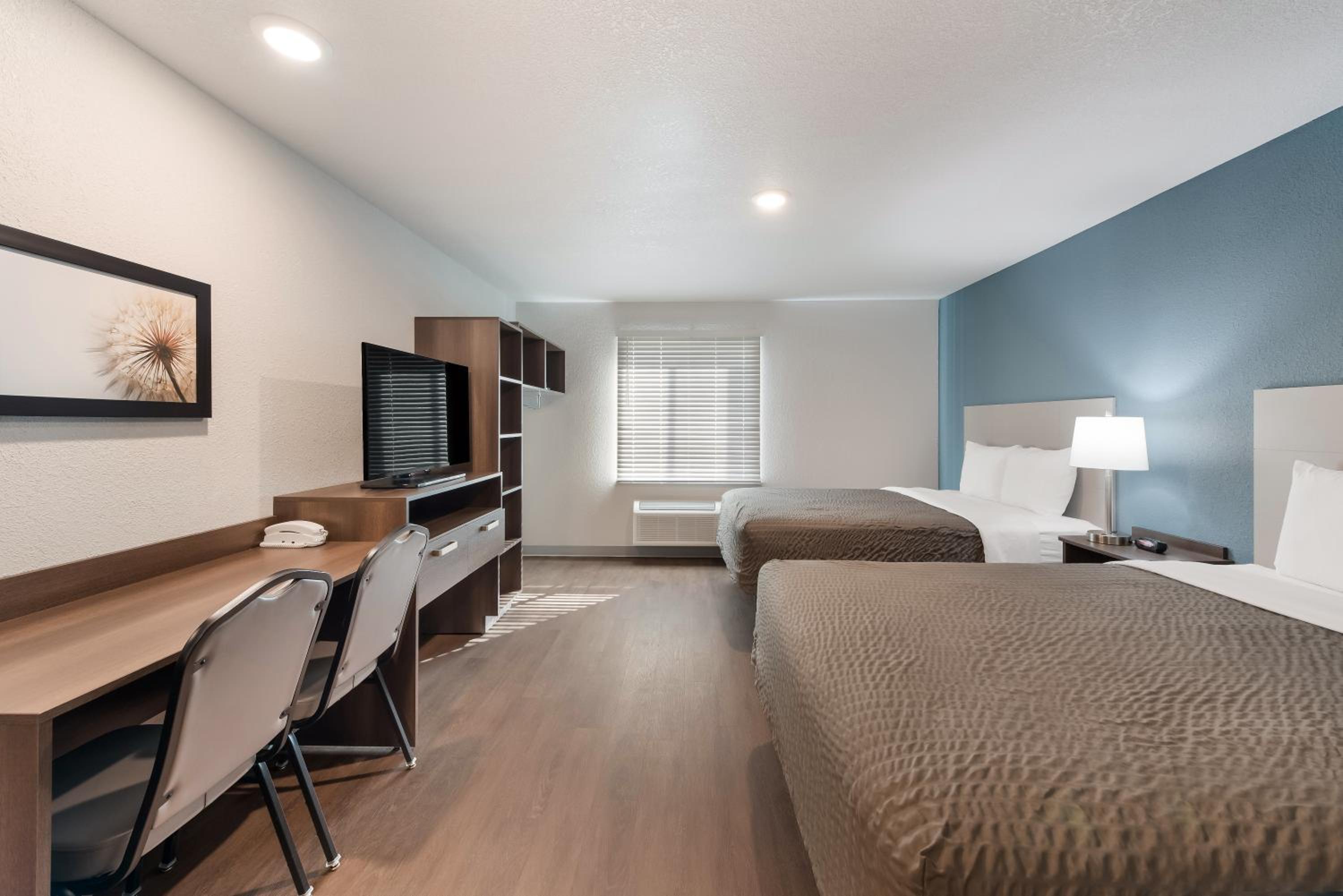 Standard Queen Room with Two Queen Beds - Non Smoking  - Photo 5
