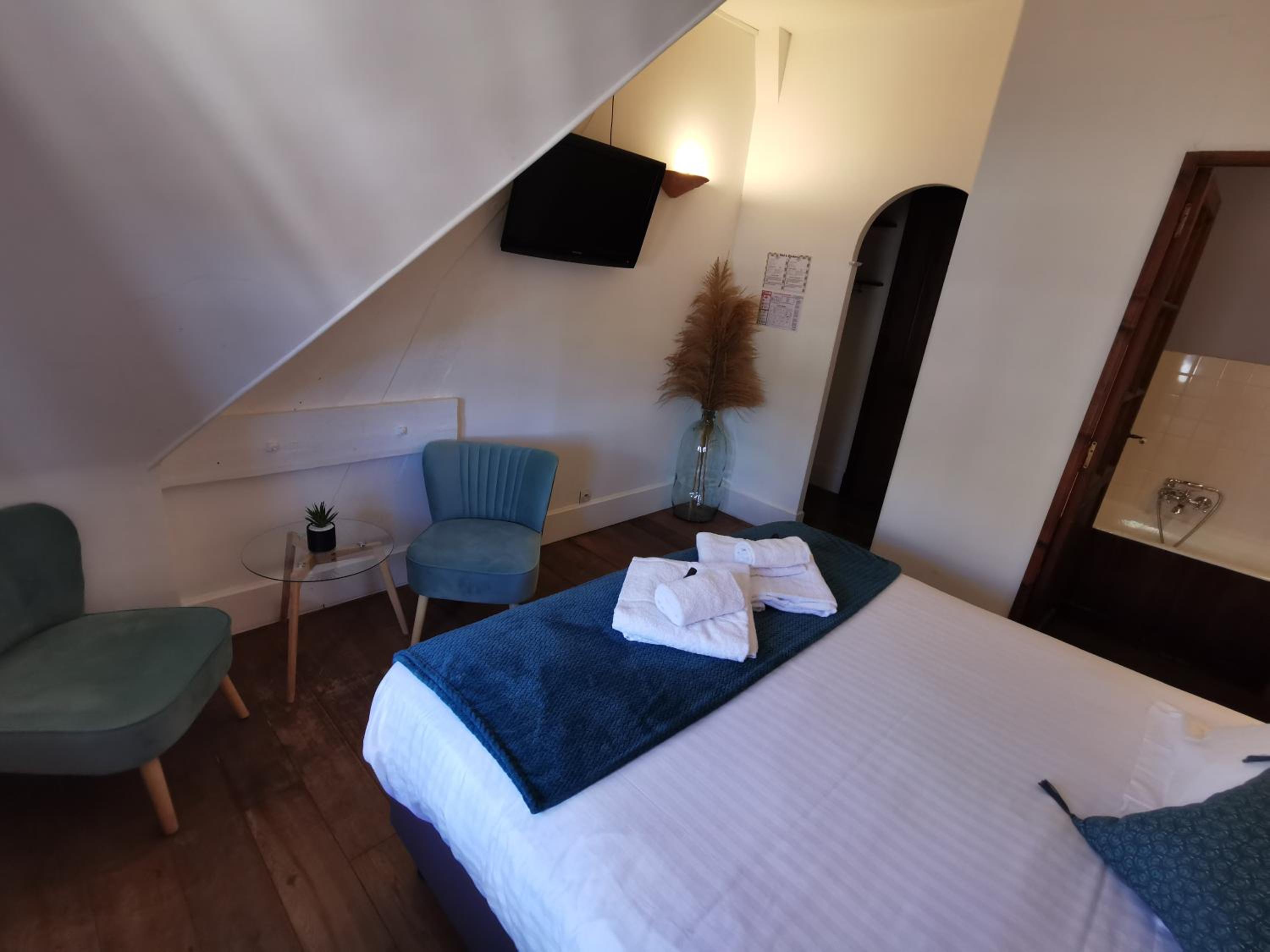 Double Room with Bath photo 3