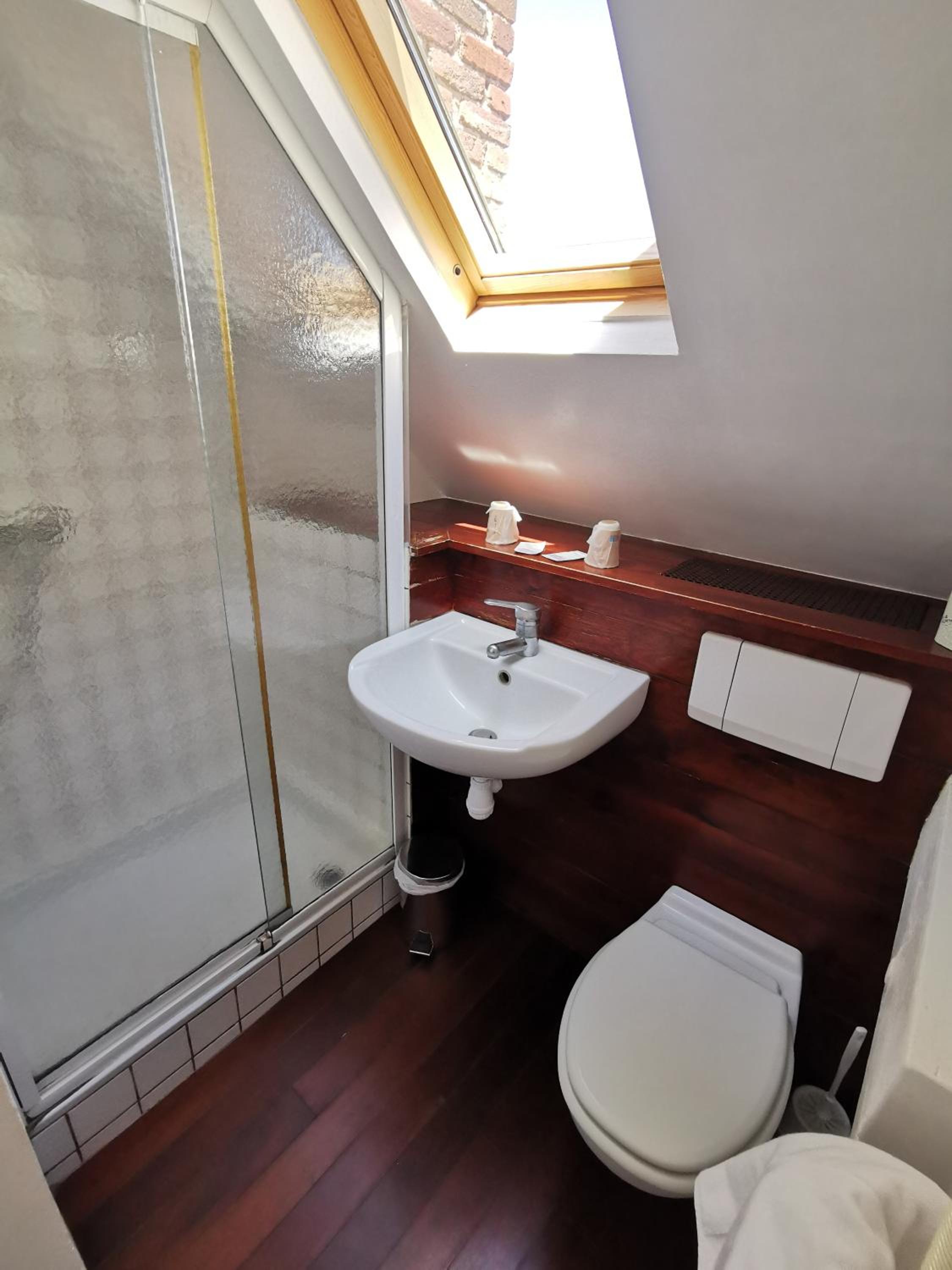 Double Room with Shower photo 2