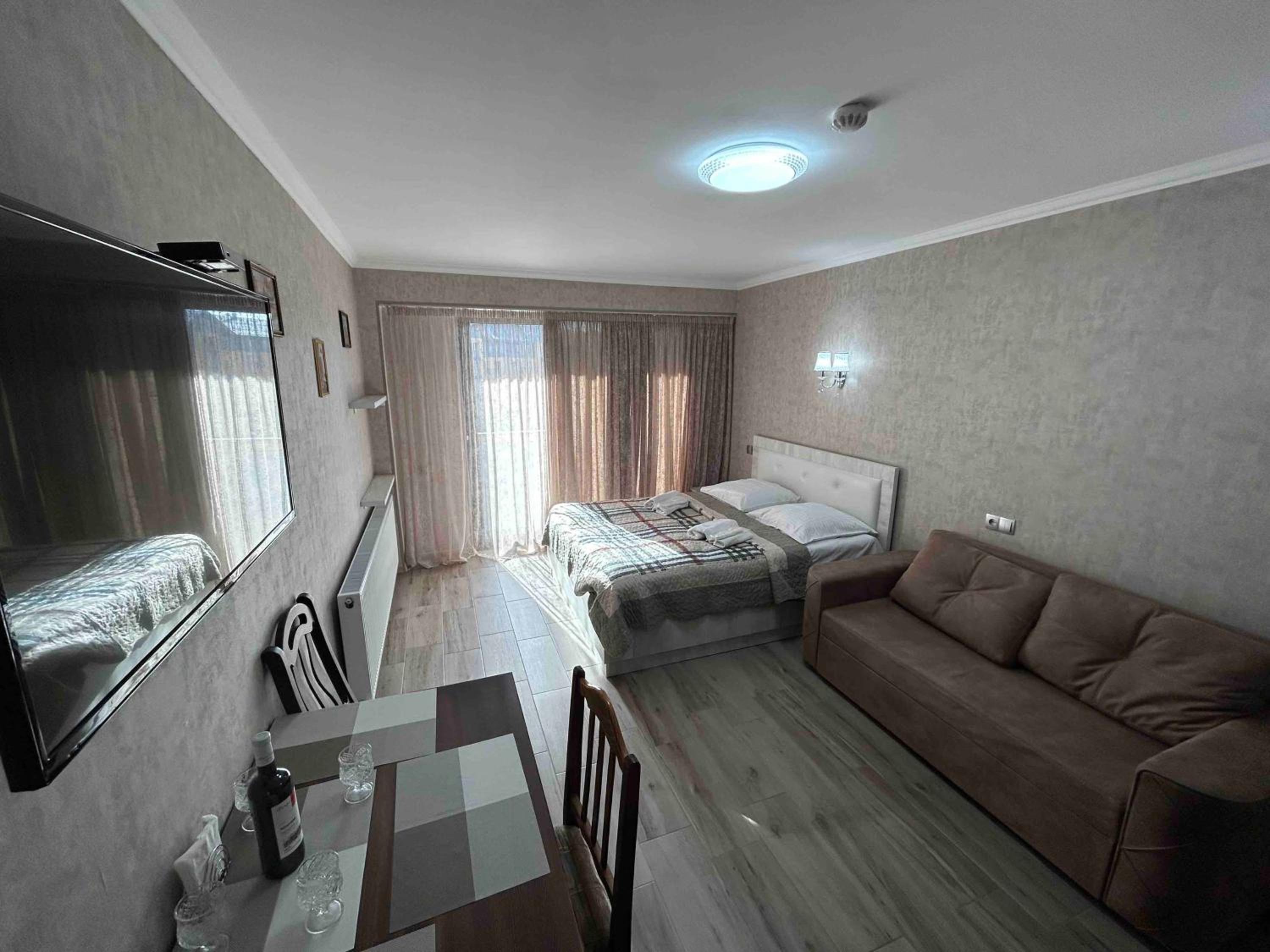 One-Bedroom Apartment photo 1