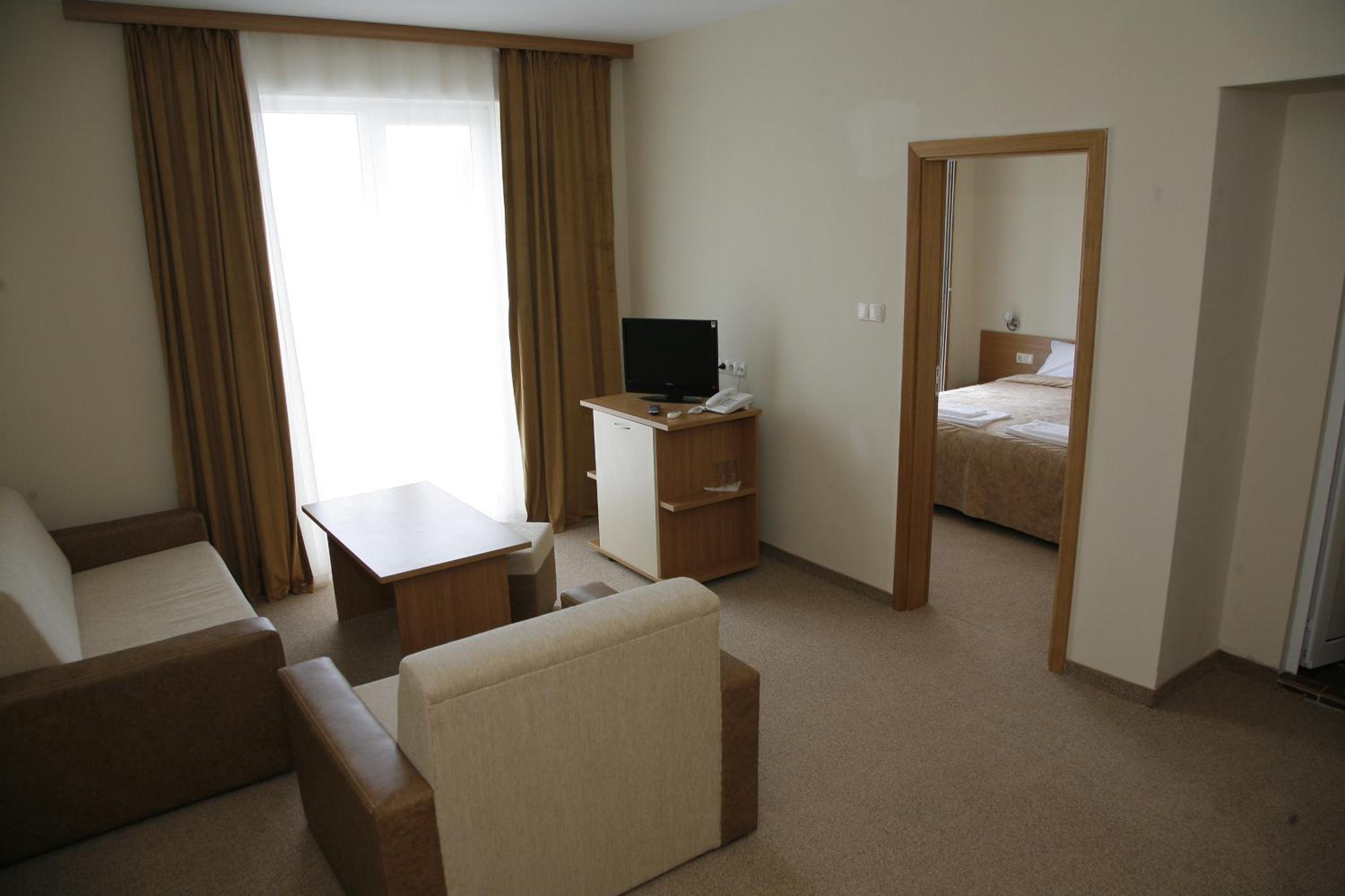 One-Bedroom Suite with Balcony and Sea View (2 Adults) photo 2