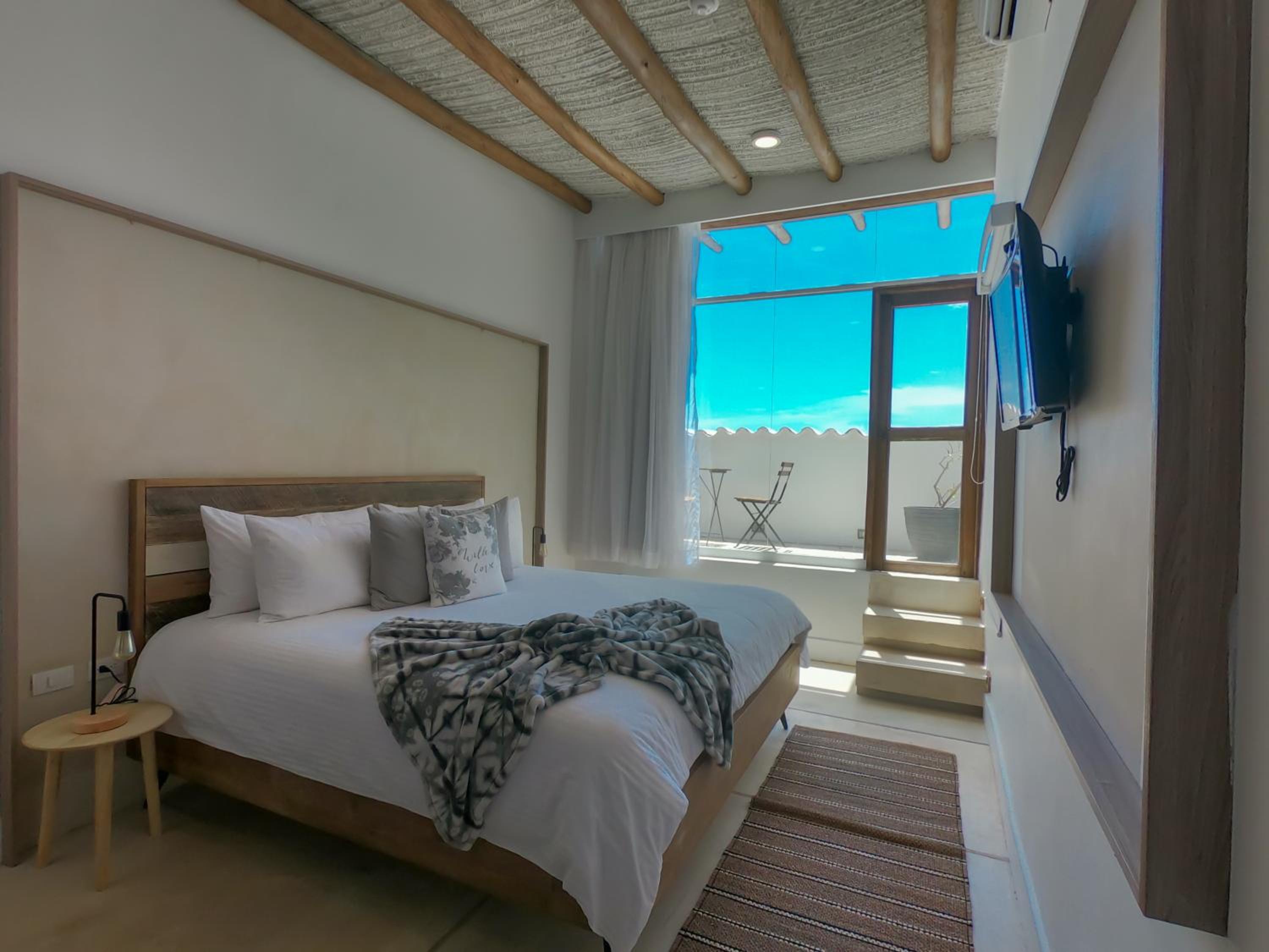 Deluxe Double Room with Balcony and Sea View